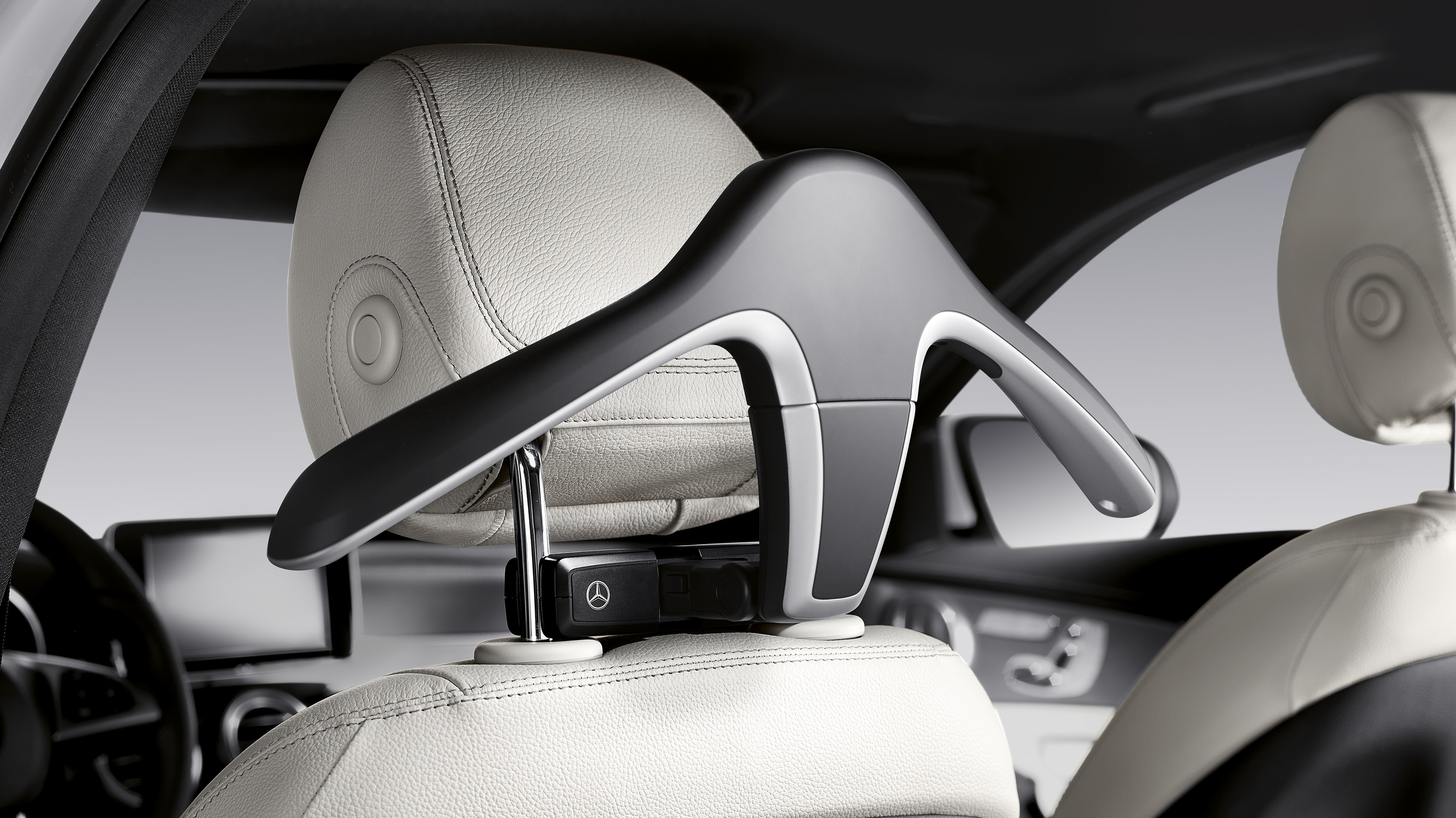 Wieszak na ubrania - czerń, tworzywo sztuczne