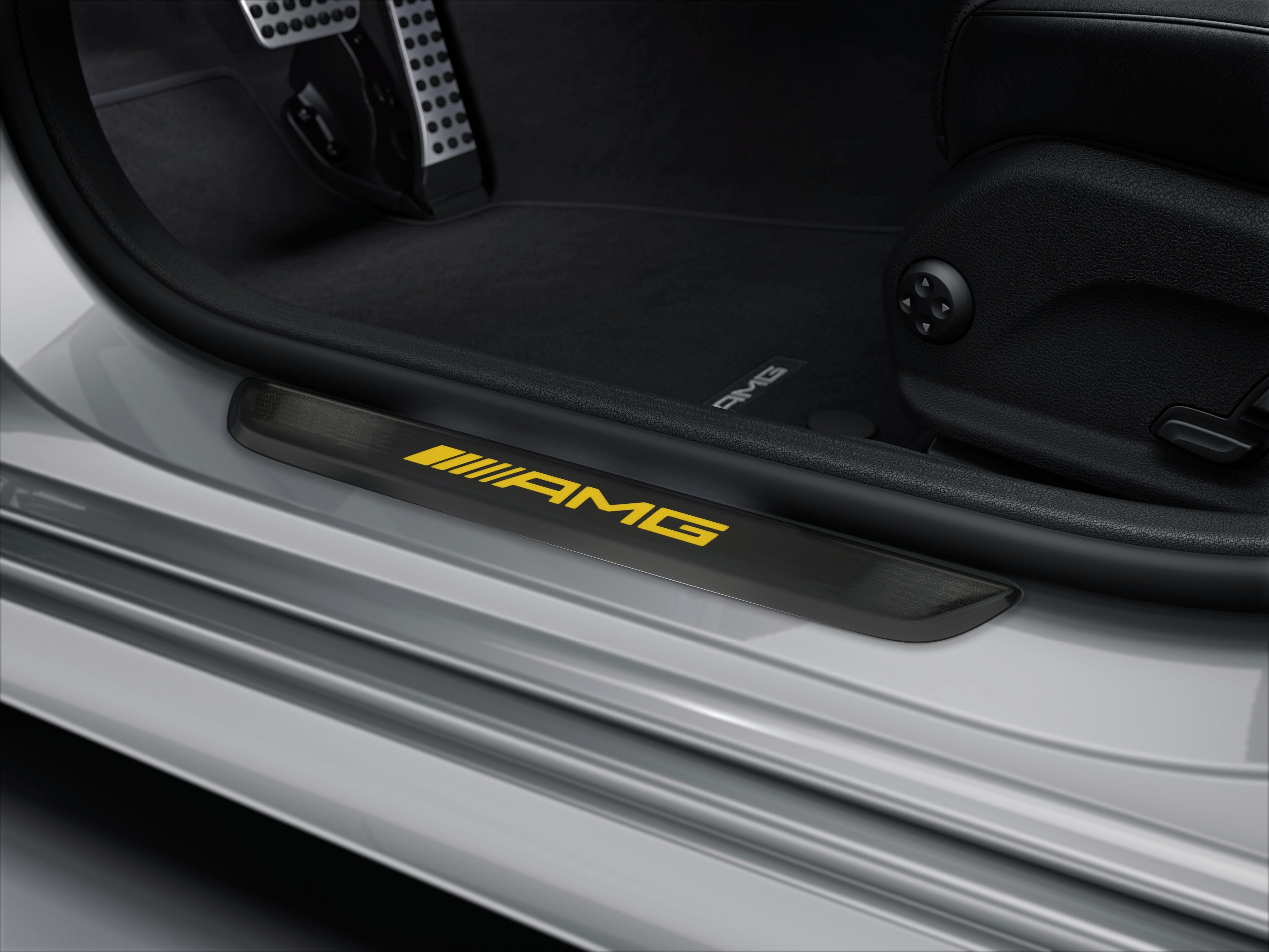 Wymienna nakładka na podświetlaną listwę progową, AMG, z przodu, 2-elementowy - stal nierdzewna, czerń / żółty