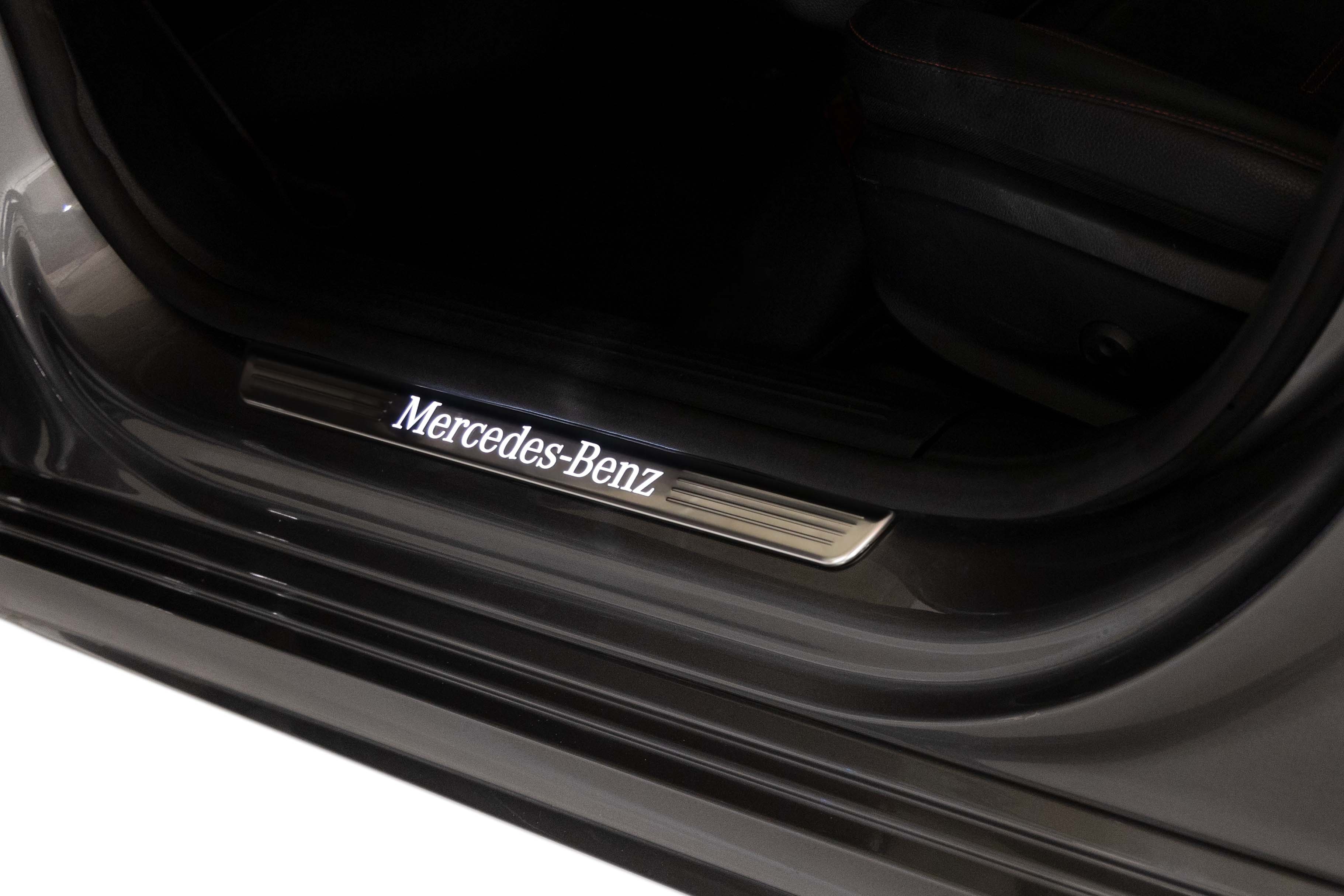 Wymienna nakładka na podświetlaną listwę progową, Mercedes-Benz, z przodu, 2-elementowy - stal nierdzewna, srebrny / biały