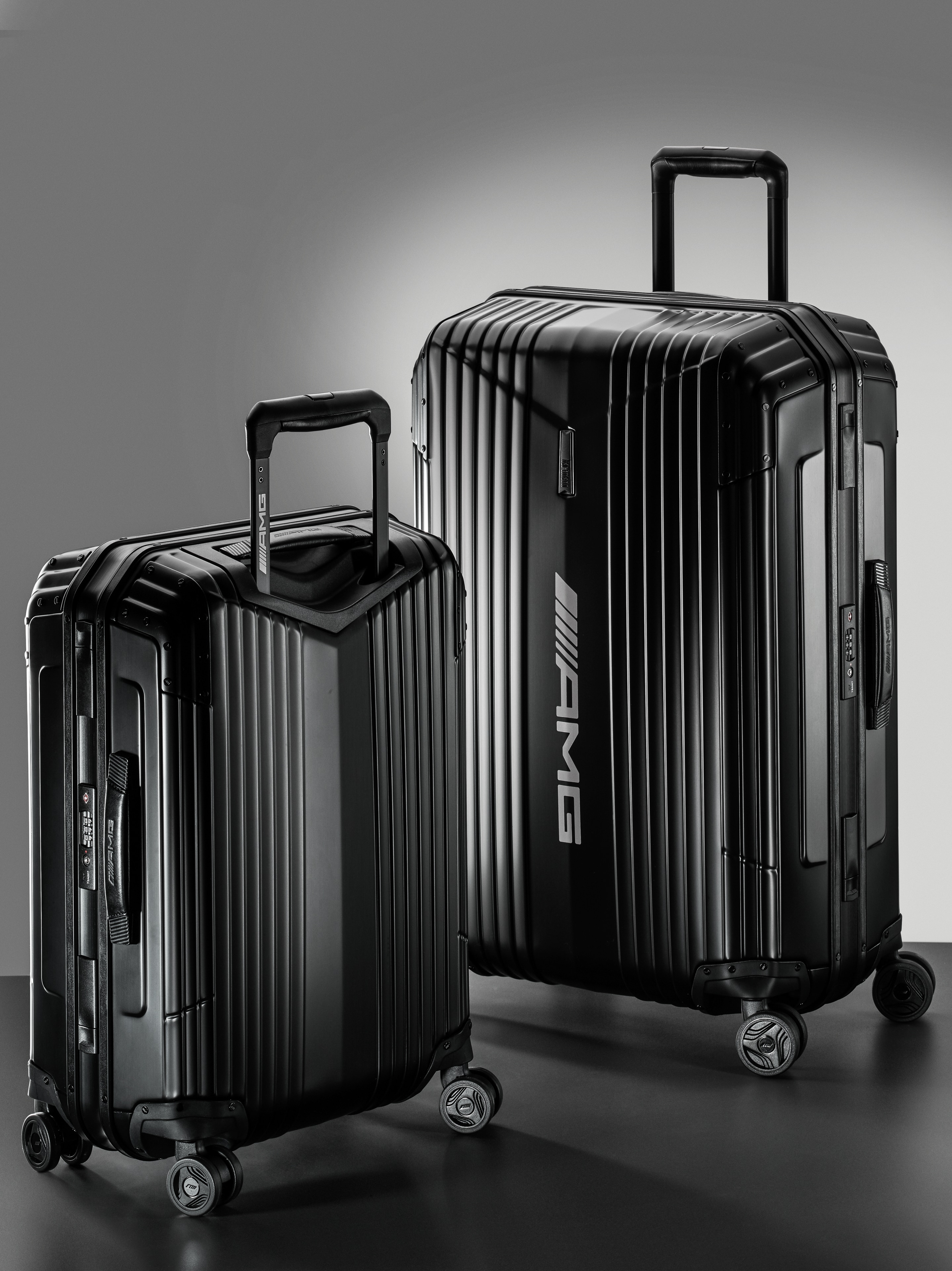 Walizka AMG, 7R Master, 70 cm - czerń, aluminium, Hartmann, 73 l