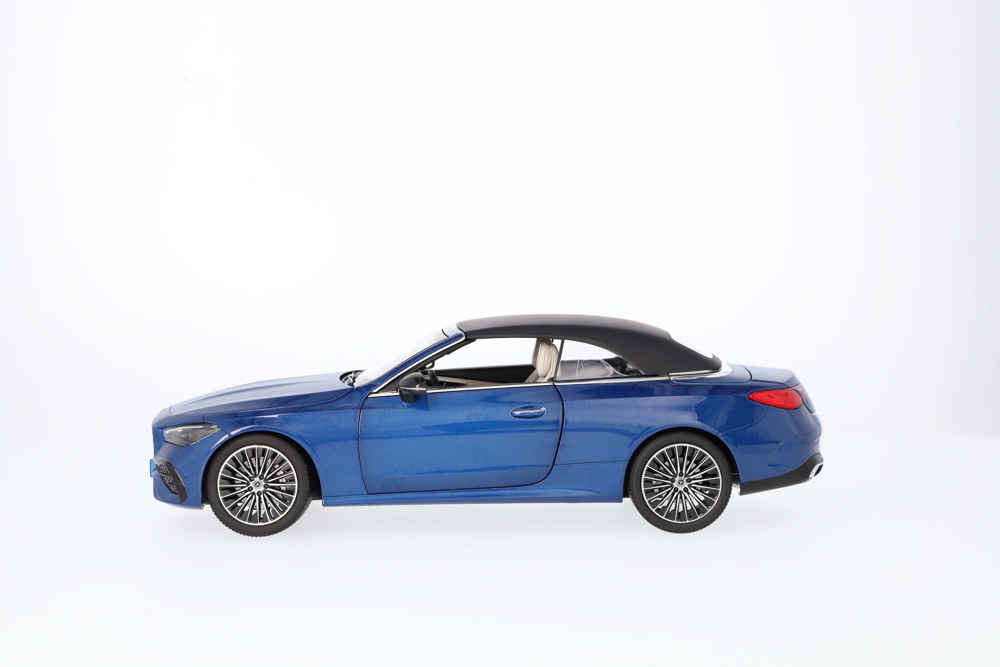 CLE Cabriolet, AMG Line, A236 - spektralblau, Norev, 1:18