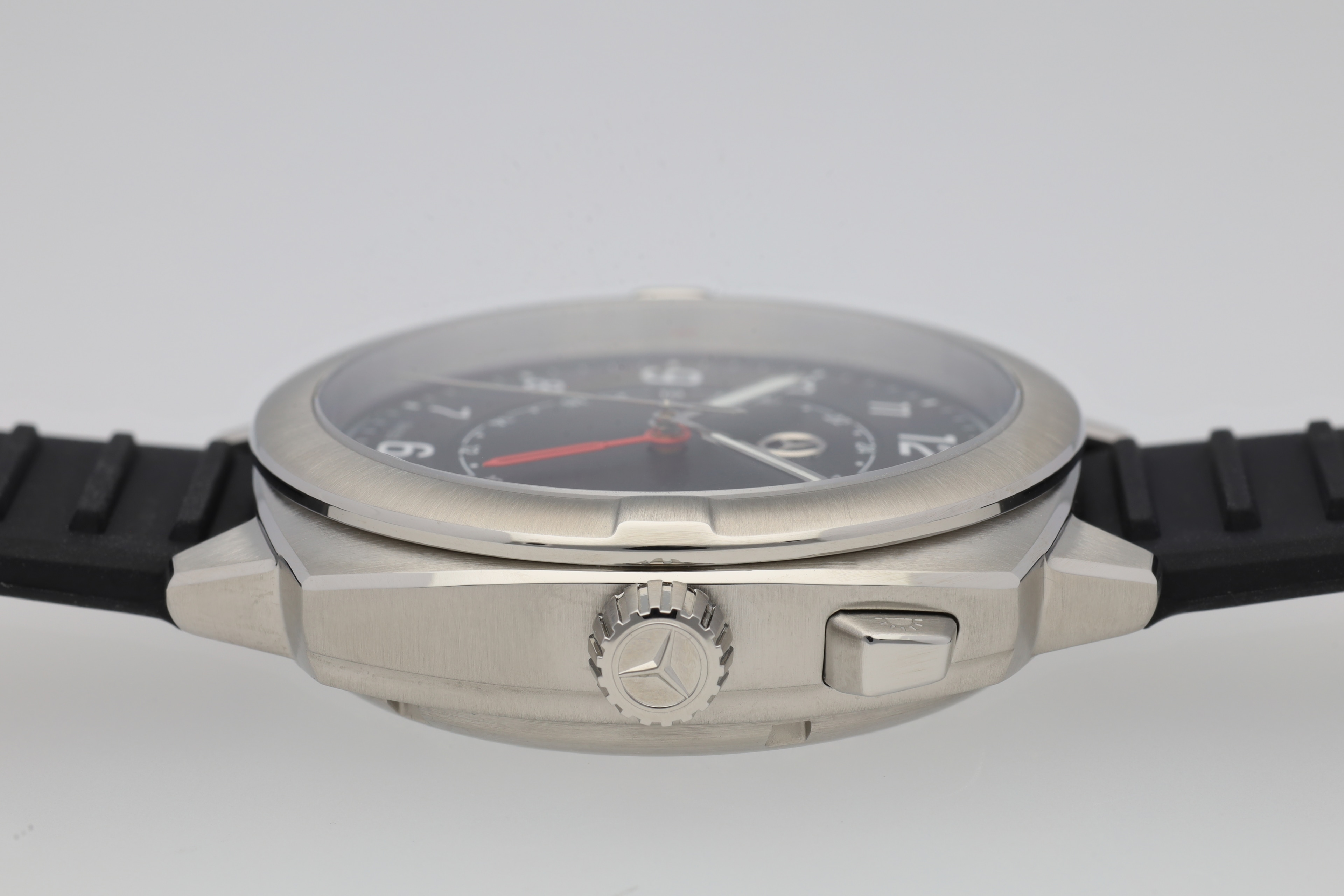 Armbanduhr Herren, Mercedes-Benz, G-Klasse - schwarz / silberfarben / rot, Edelstahl / Silikon