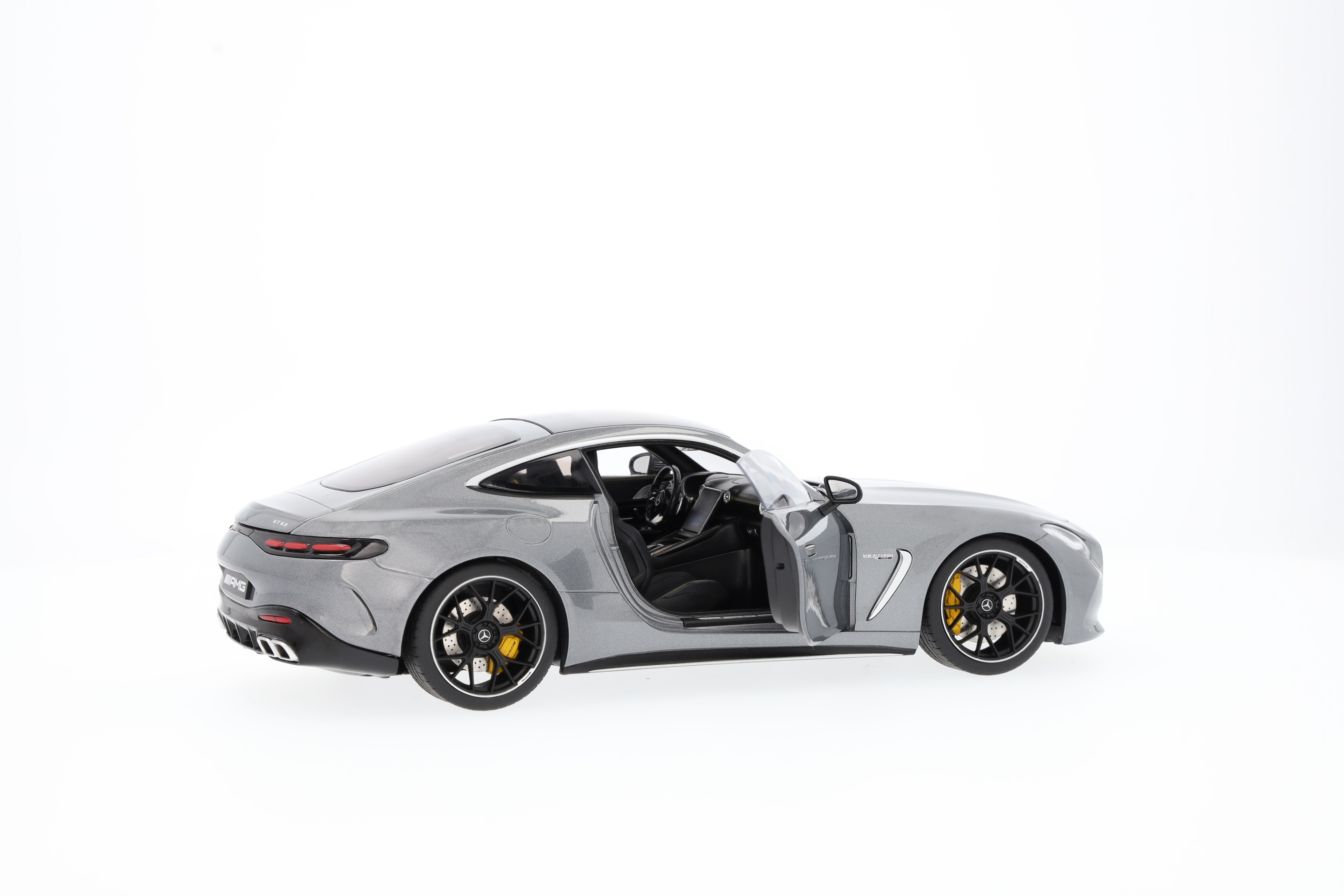 Mercedes-AMG GT 63, C192 - selenitgrau, NZG, 1:18