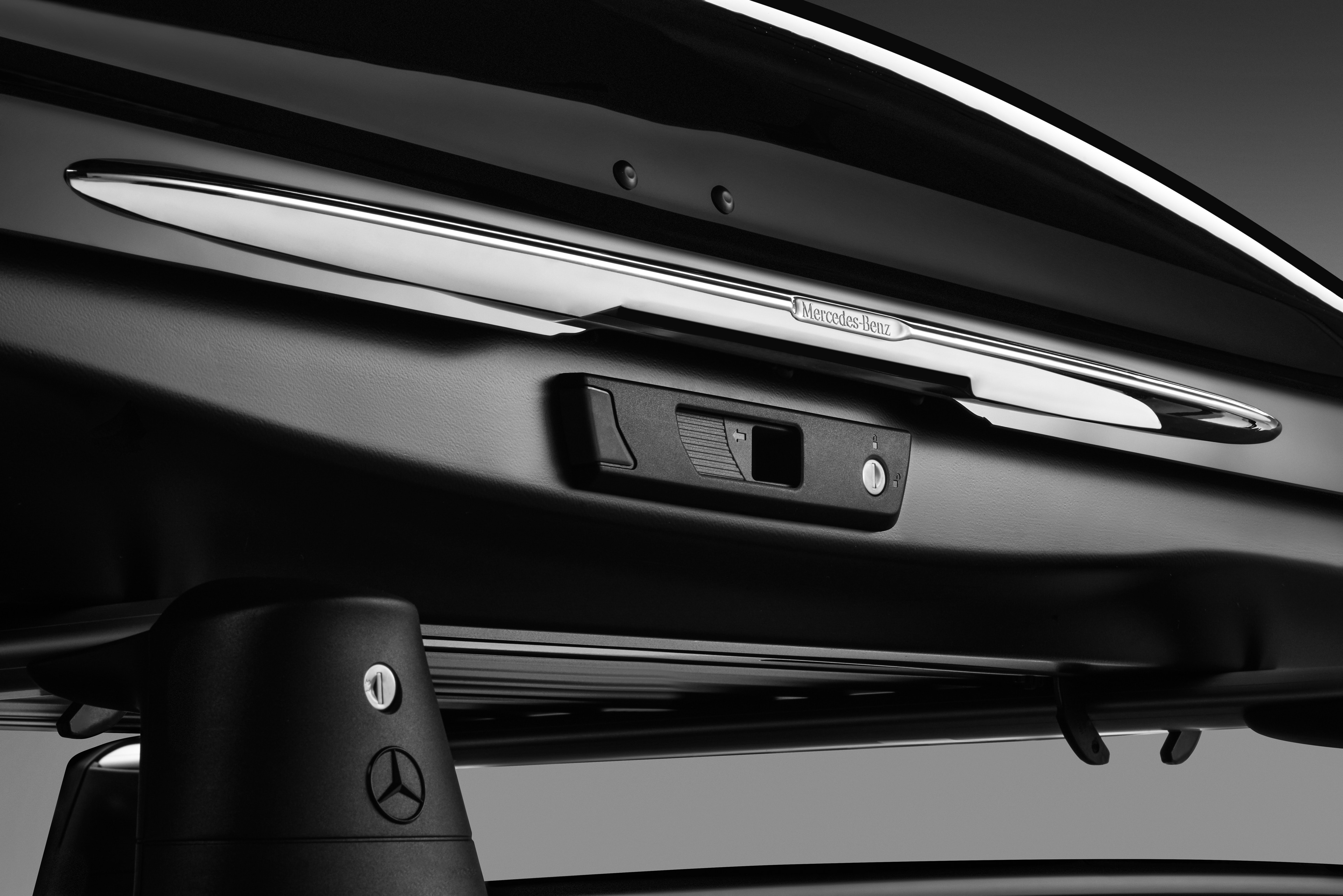 Boks dachowy Mercedes-Benz XL, 590 litrów - tworzywo sztuczne, czerń, lakier, błyszczące