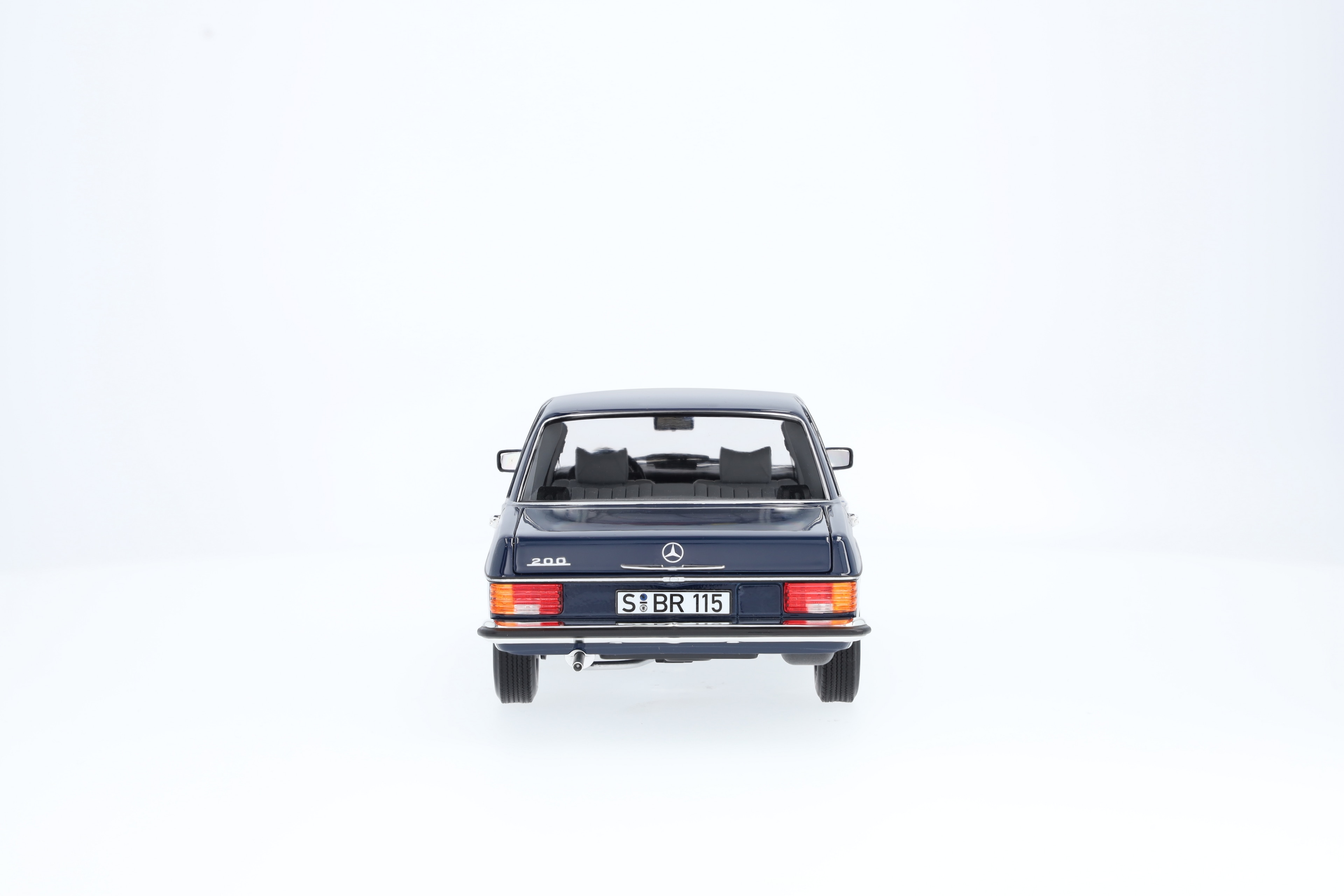 200 W 114/W 115 (1968-1973), Limousine - mitternachtsblau, Norev, 1:18