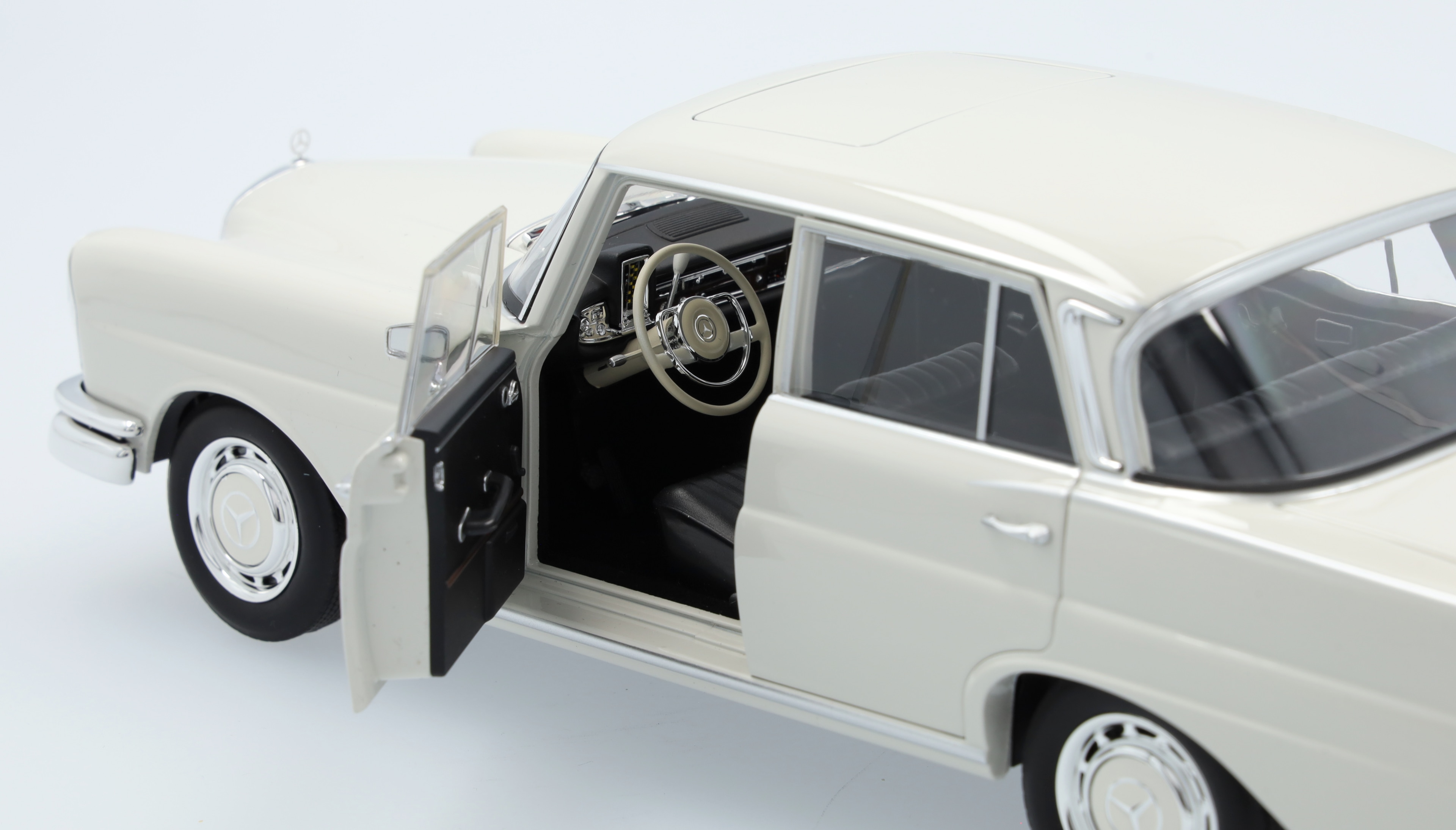 220 S W 111 (1959-1965) - weißgrau, Norev, 1:18