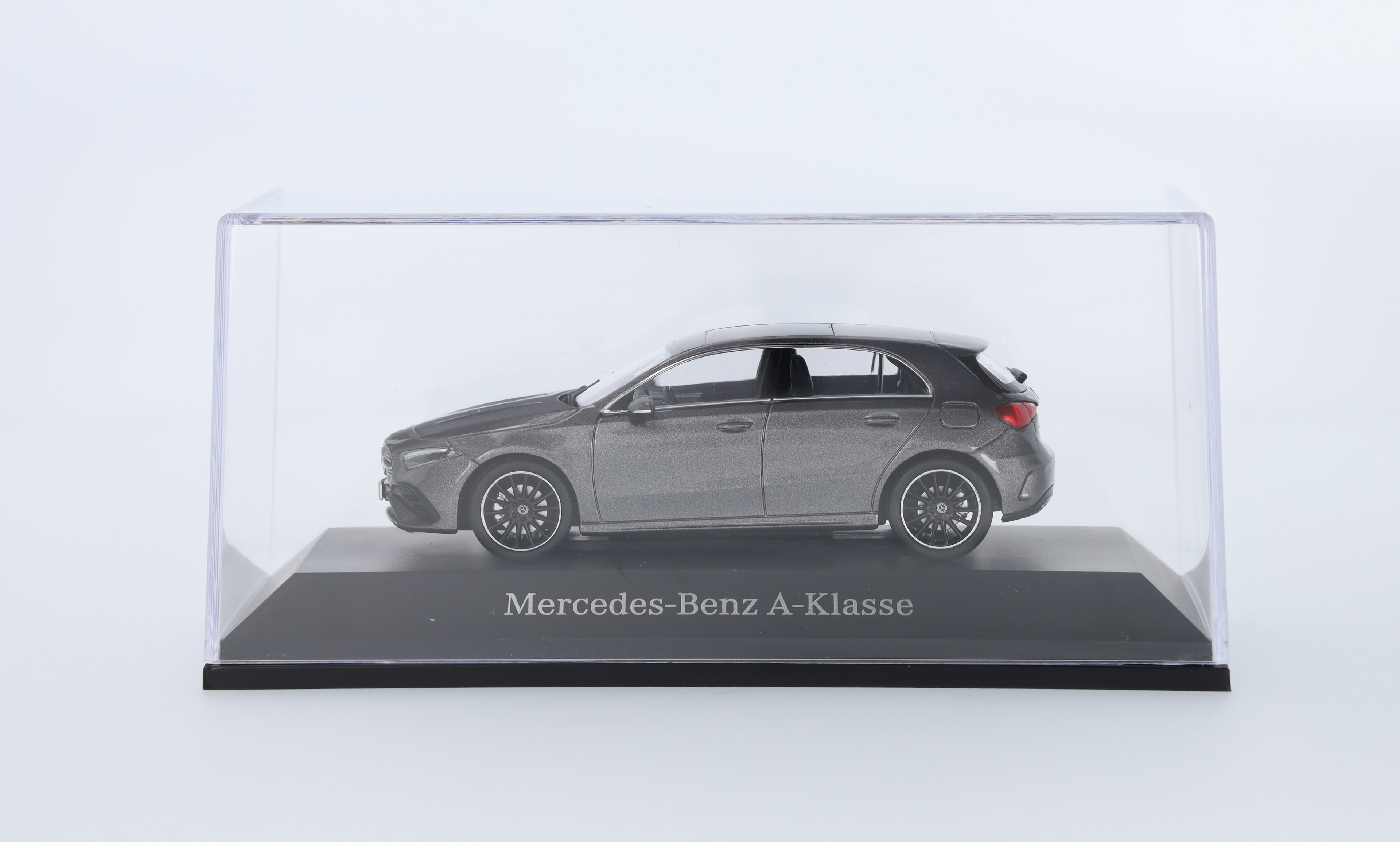 A-Klasse, Kompaktlimousine, AMG Line, W177 - mountaingrau, Minimax, 1:43