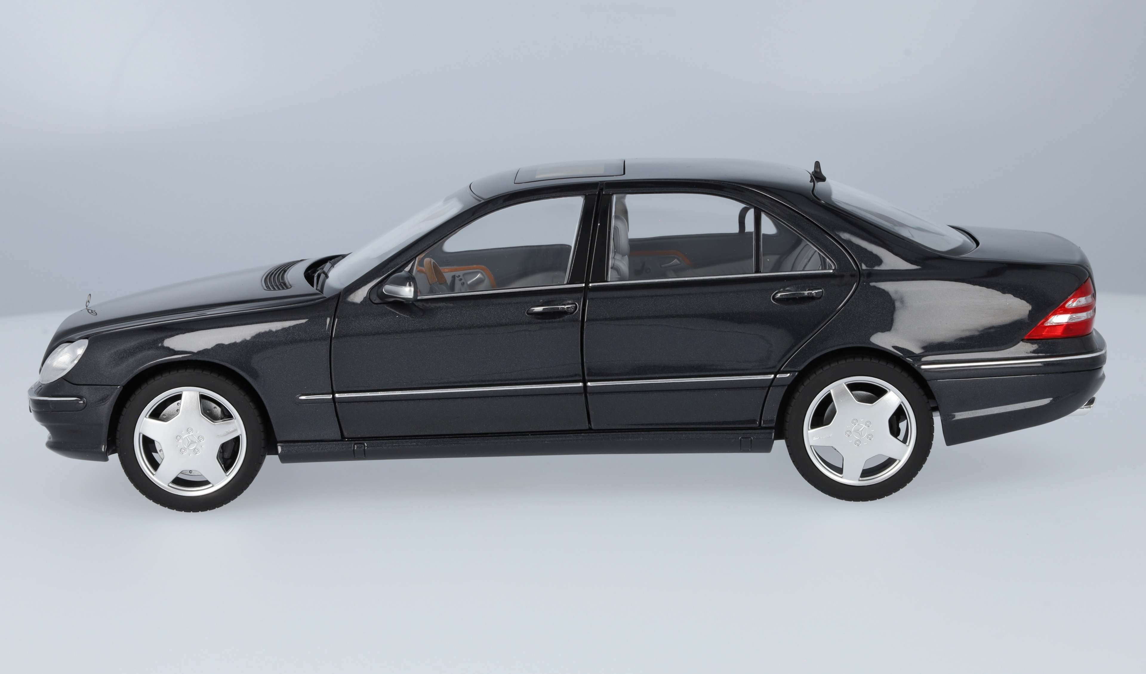 S 55 AMG V220 (1999-2002) - tektitgrau, Norev, 1:18