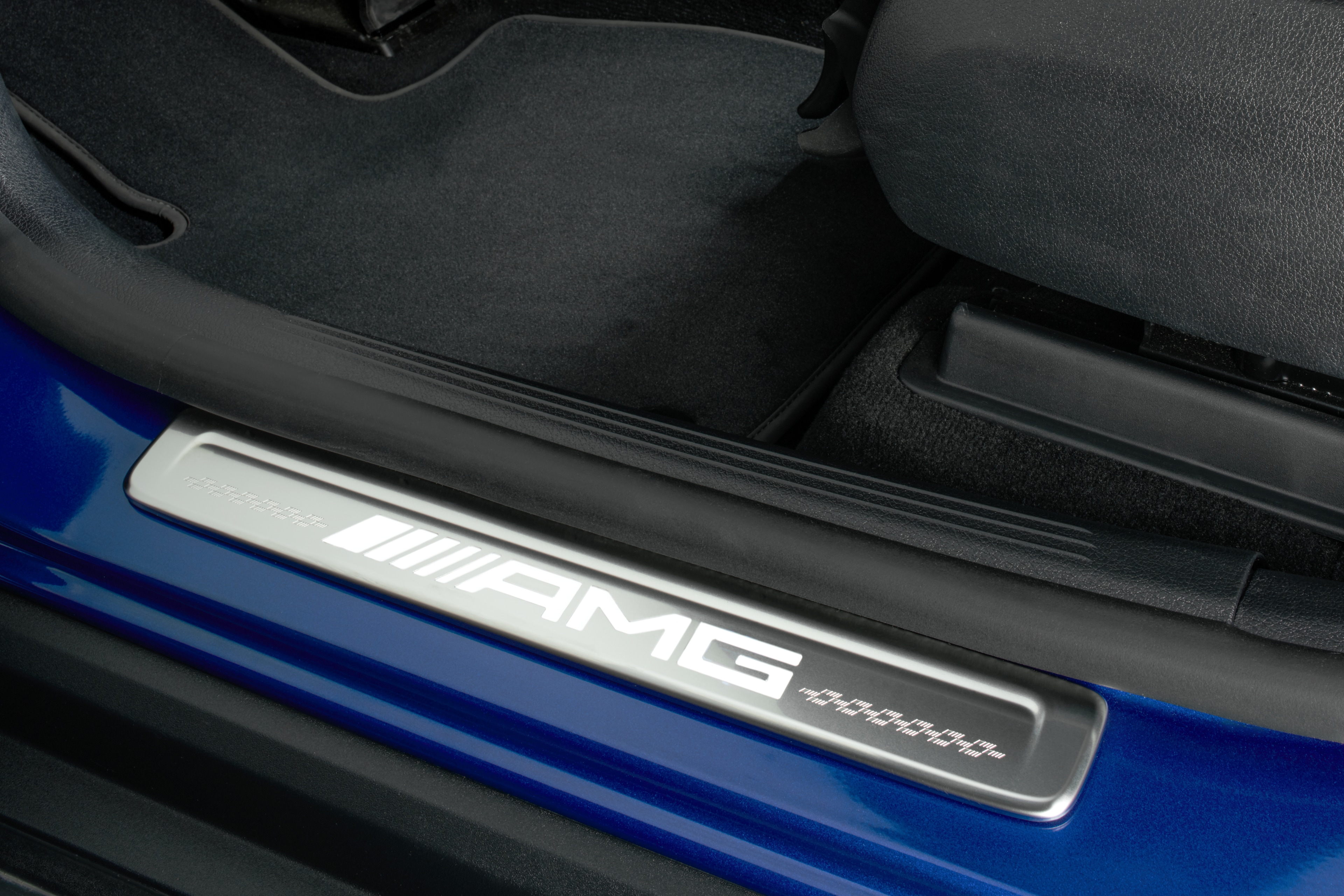 Wymienna nakładka na podświetlaną listwę progową, AMG, z przodu, 2-elementowy - stal nierdzewna, srebrny / biały