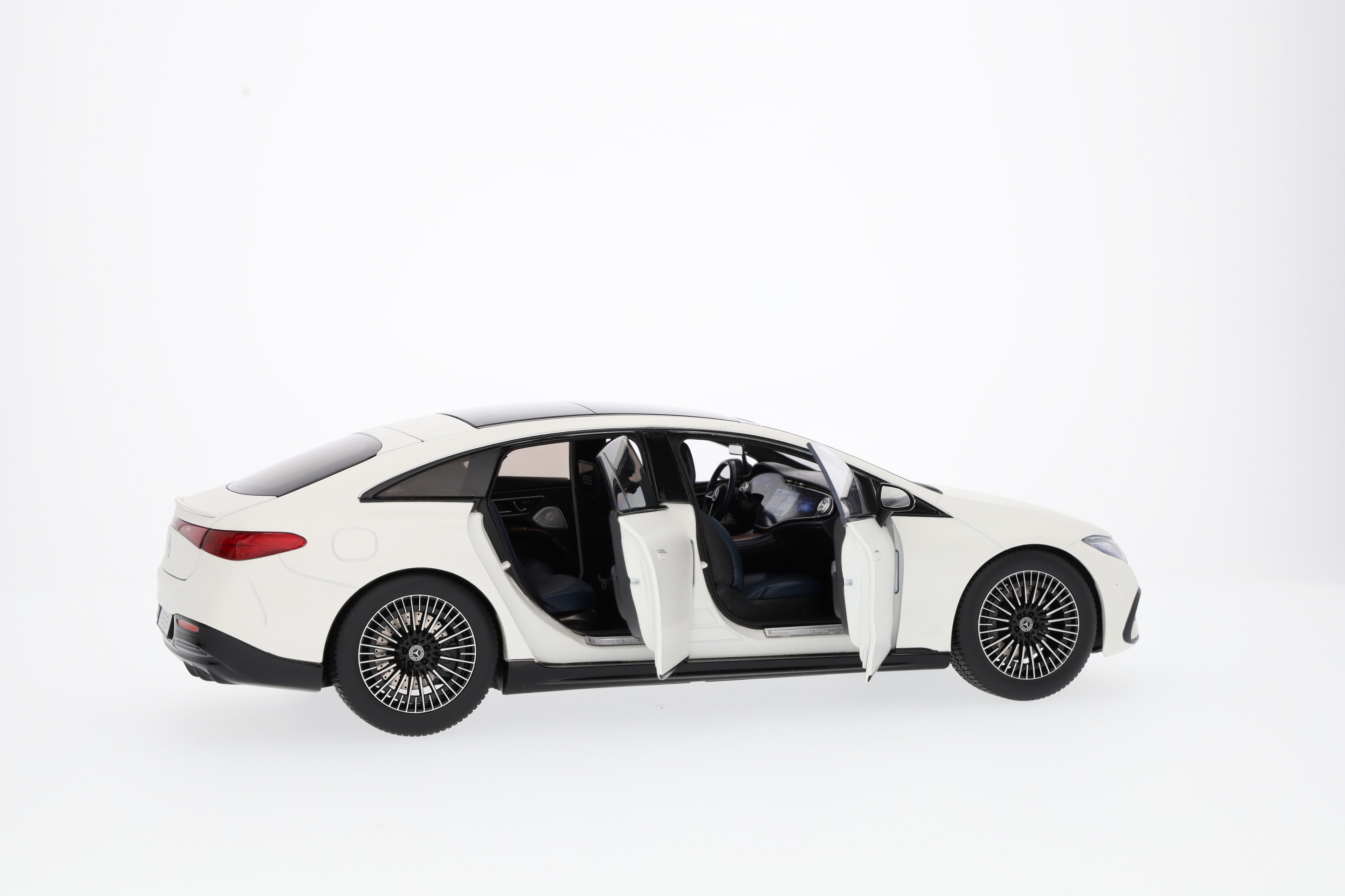 EQS, Limousine, V297 - MANUFAKTUR opalithweiß bright, NZG, 1:18