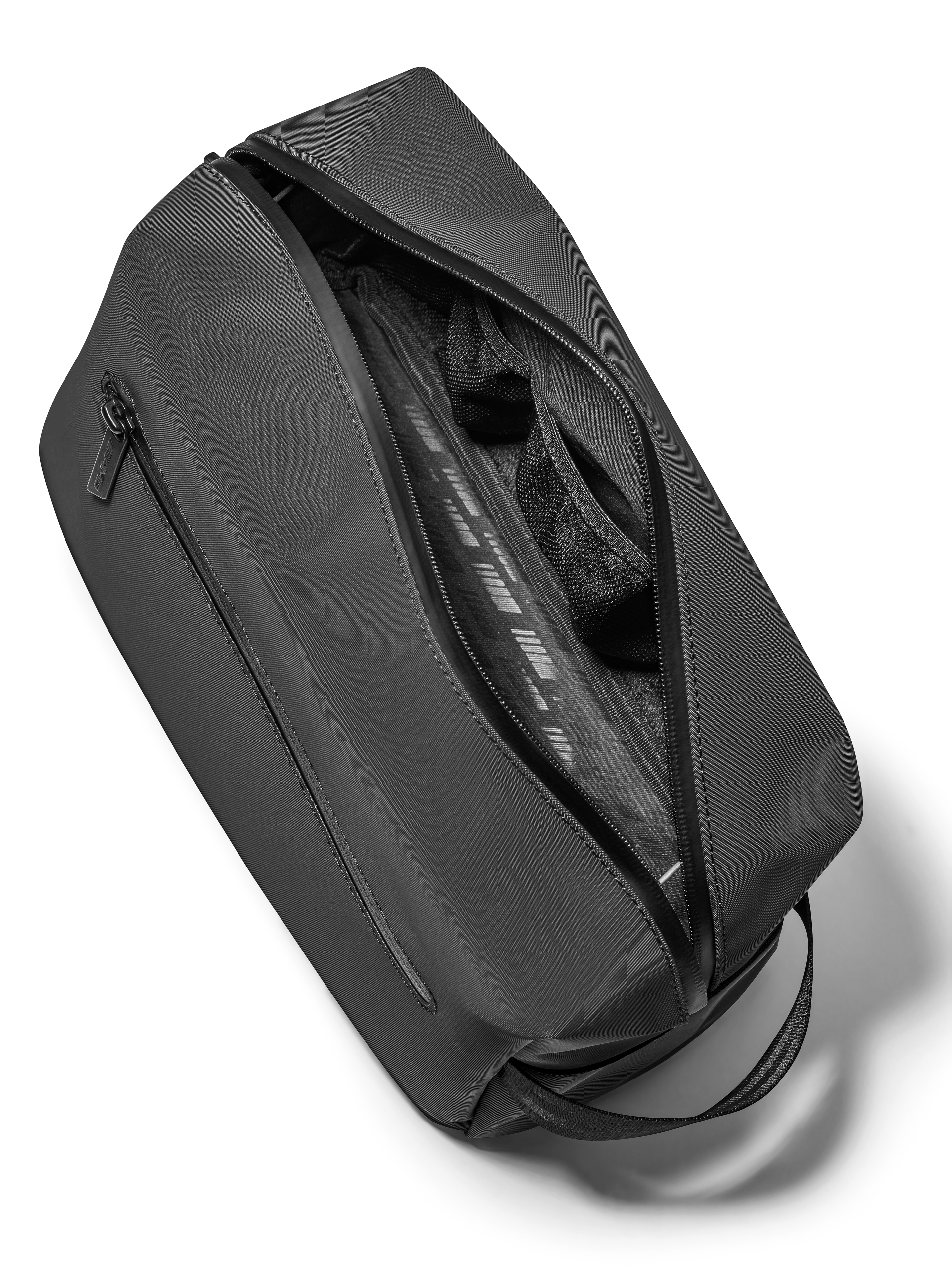 AMG Kulturbeutel - schwarz, PVC / Polyester, unisex