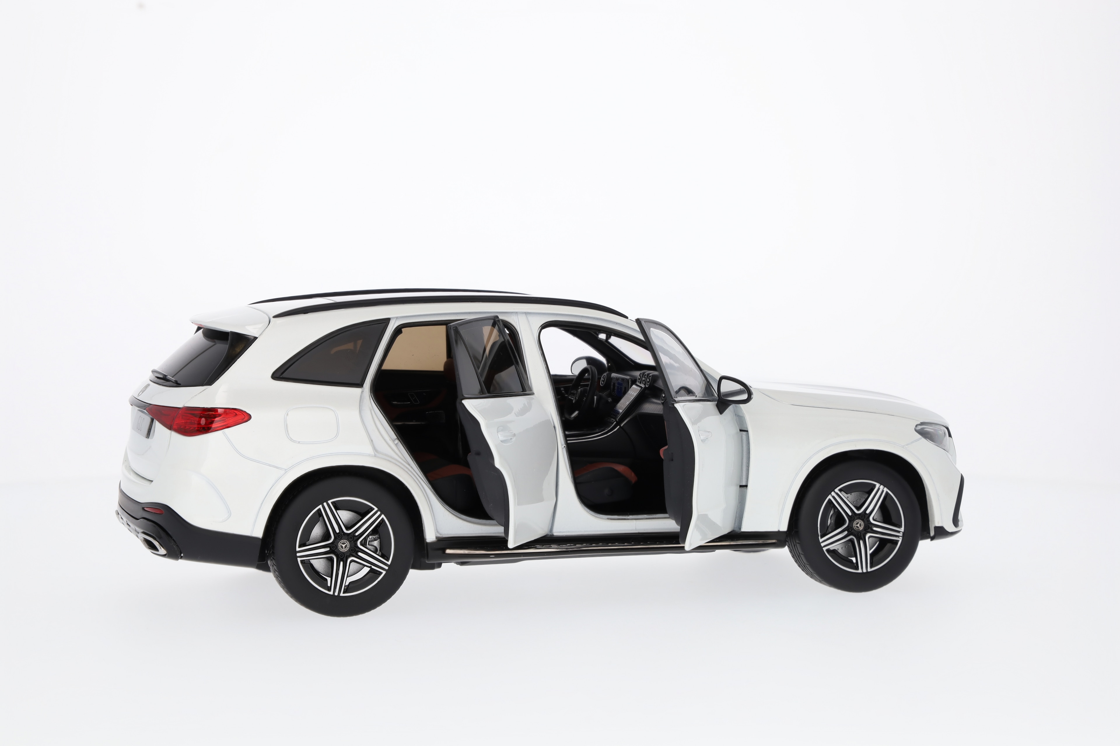 GLC, AMG Line, X254 - MANUFACTORY biel opalitu bright, iScale, 1:18