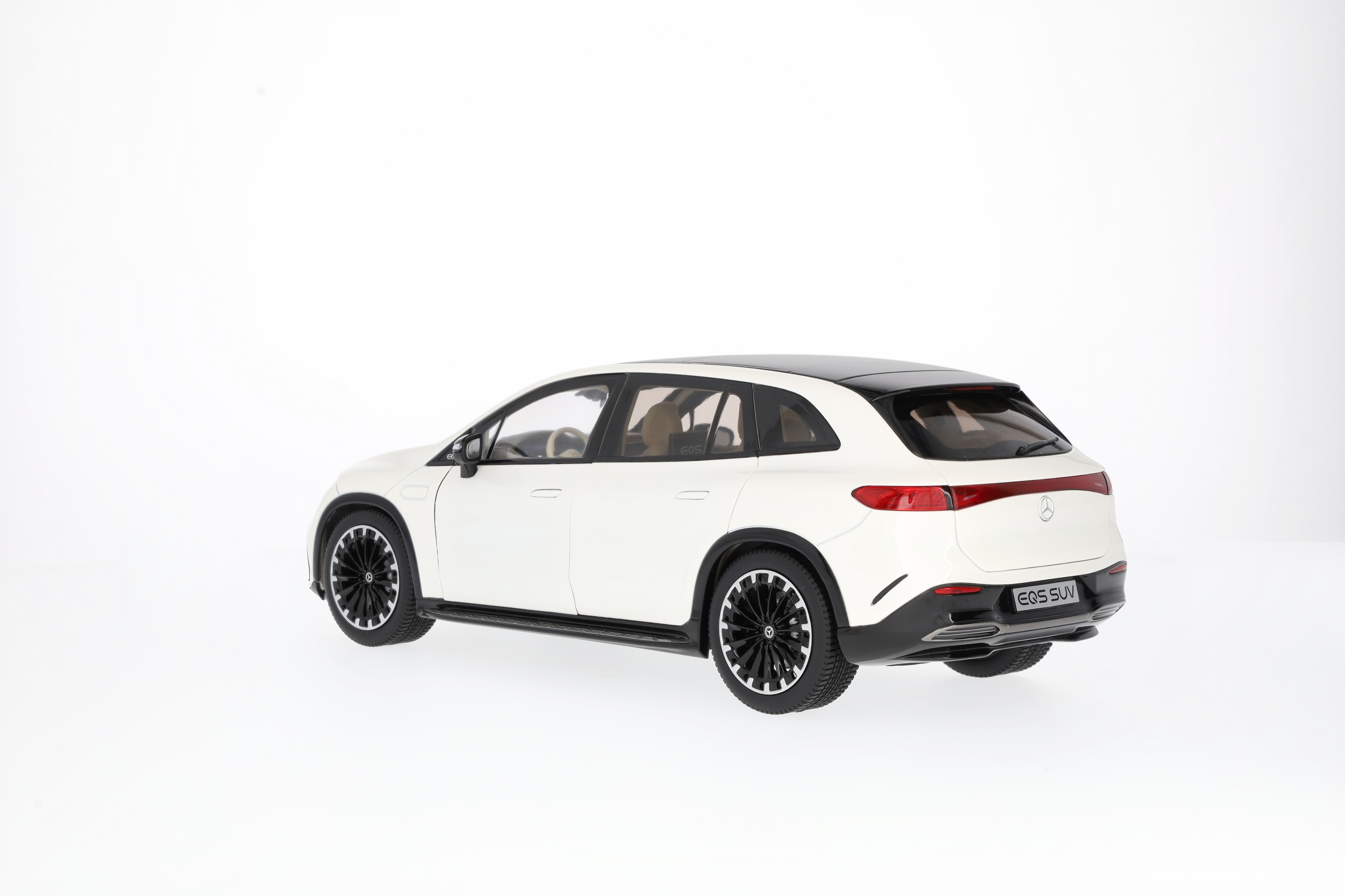 EQS SUV, AMG Line, X296 - G manufaktur diamantweiß bright, NZG, 1:18