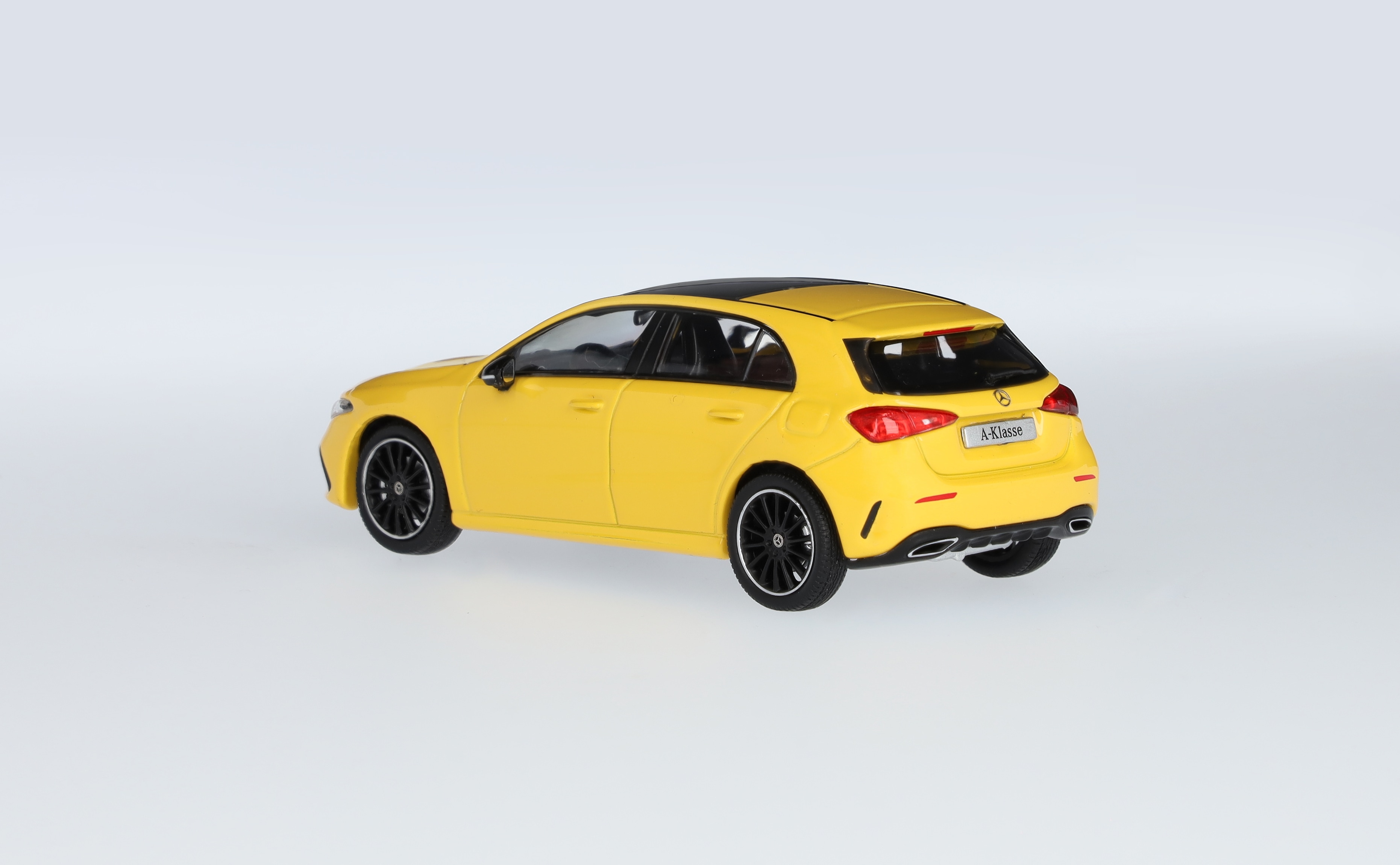 A-Klasse, Kompaktlimousine, AMG Line, W177 - sonnengelb, Minimax, 1:43
