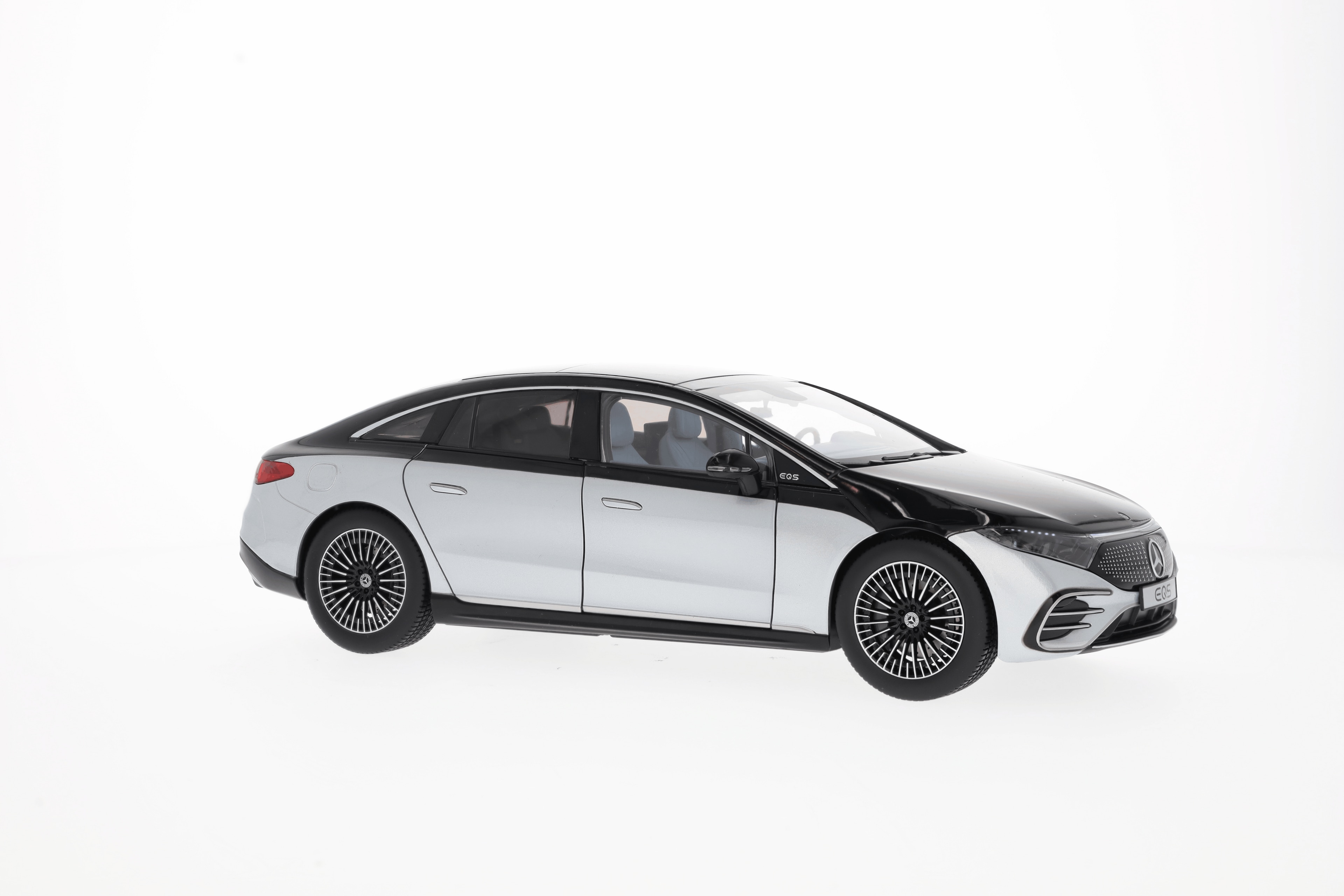 EQS, Limousine, AMG Line, V297, mit Beleuchtung - obsidianschwarz / hightechsilber, NZG, 1:18