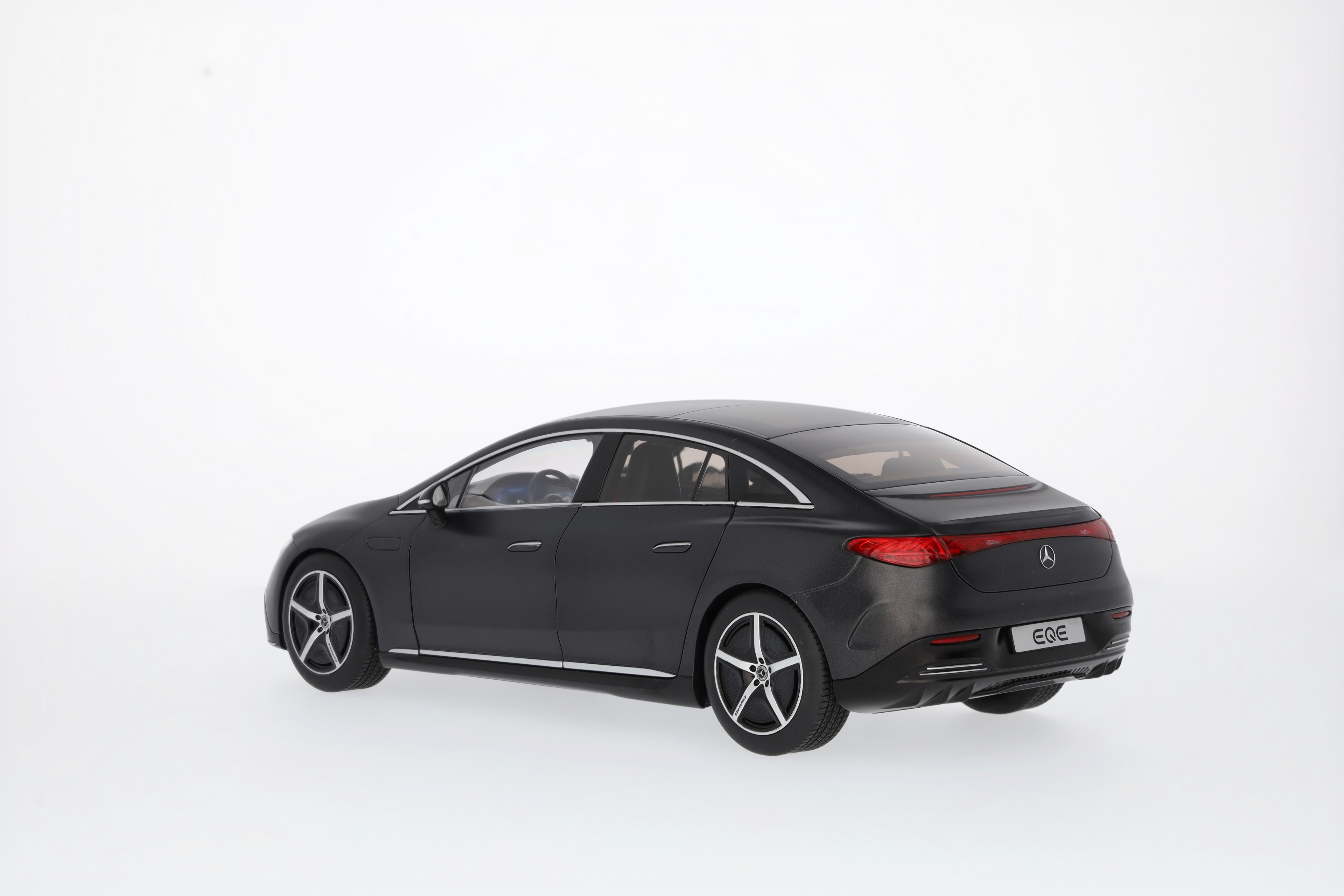 EQE, Limousine, AMG Line, V295 - MANUFAKTUR graphitgrau magno, NZG, 1:18