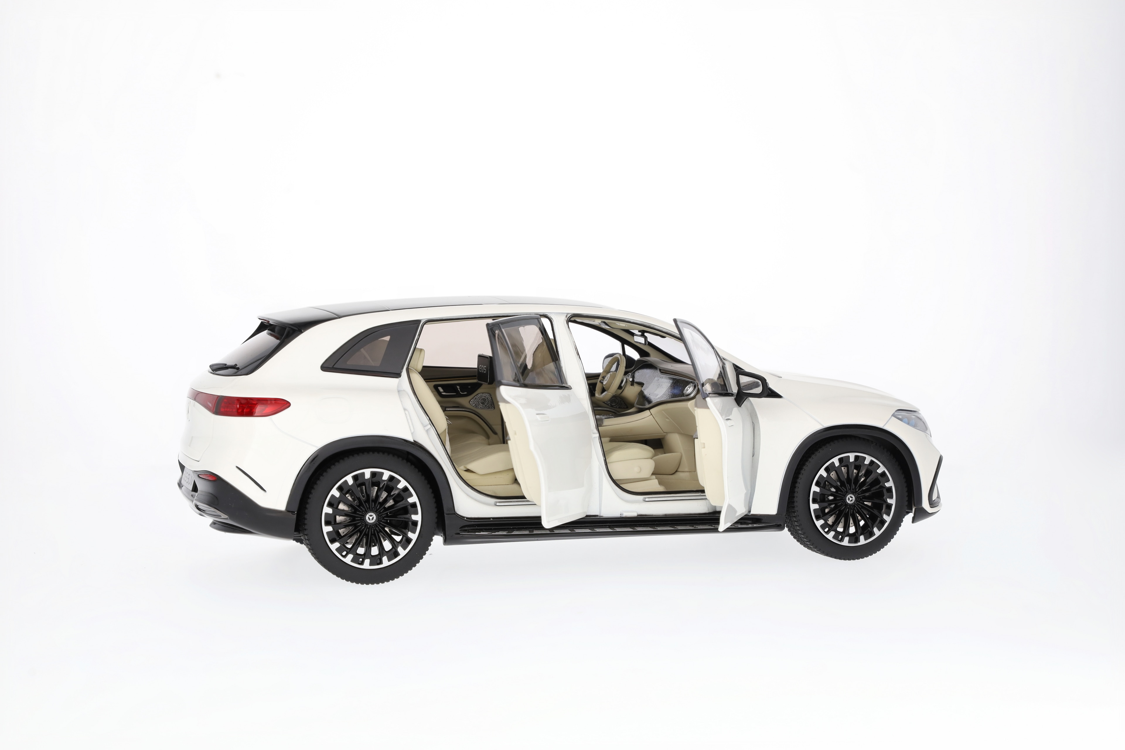EQS SUV, AMG Line, X296 - G manufaktur diamantweiß bright, NZG, 1:18