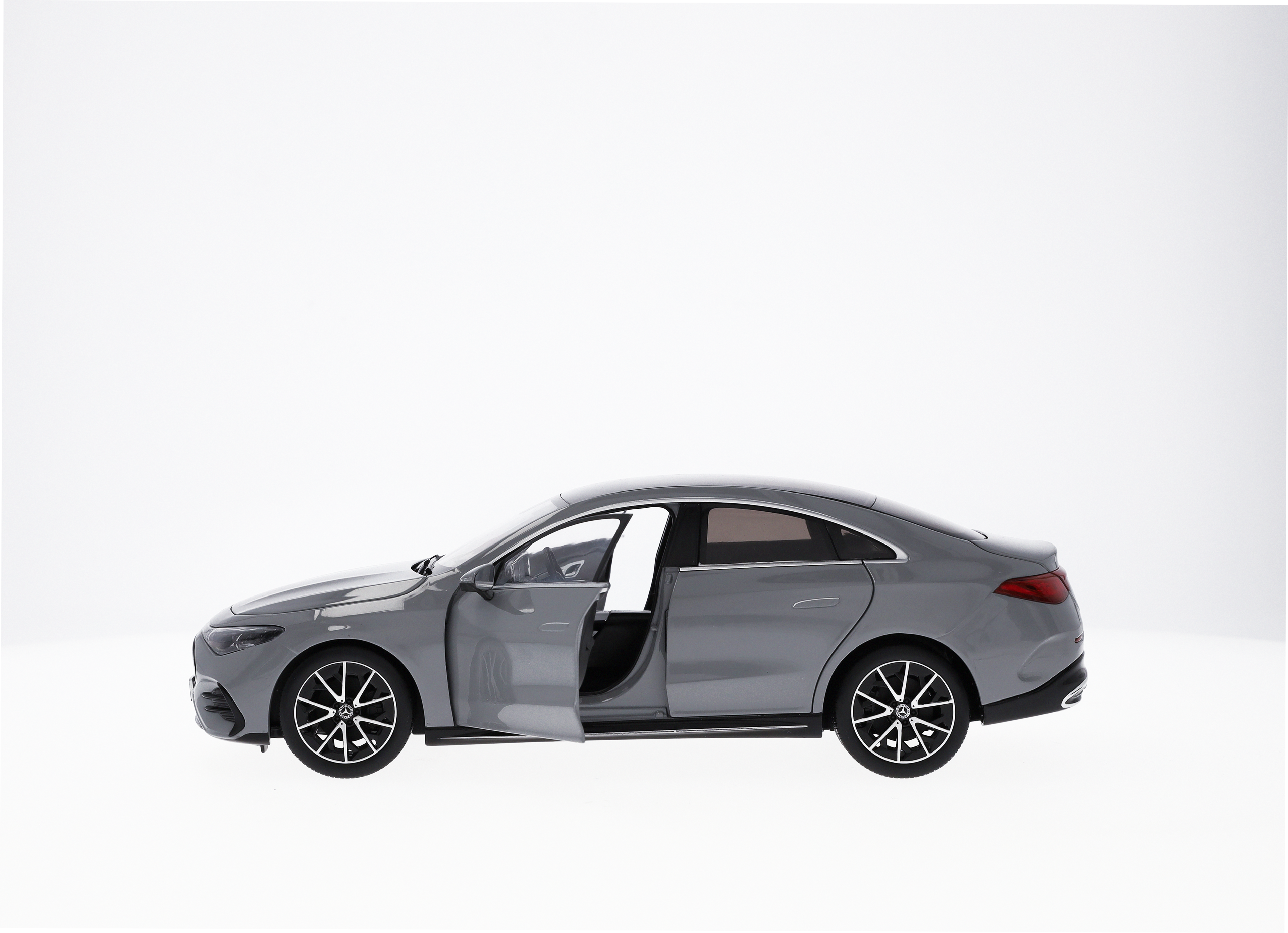 CLA Coupé, C174 - MANUFACTORY alpine grey uni, NZG, 1:18