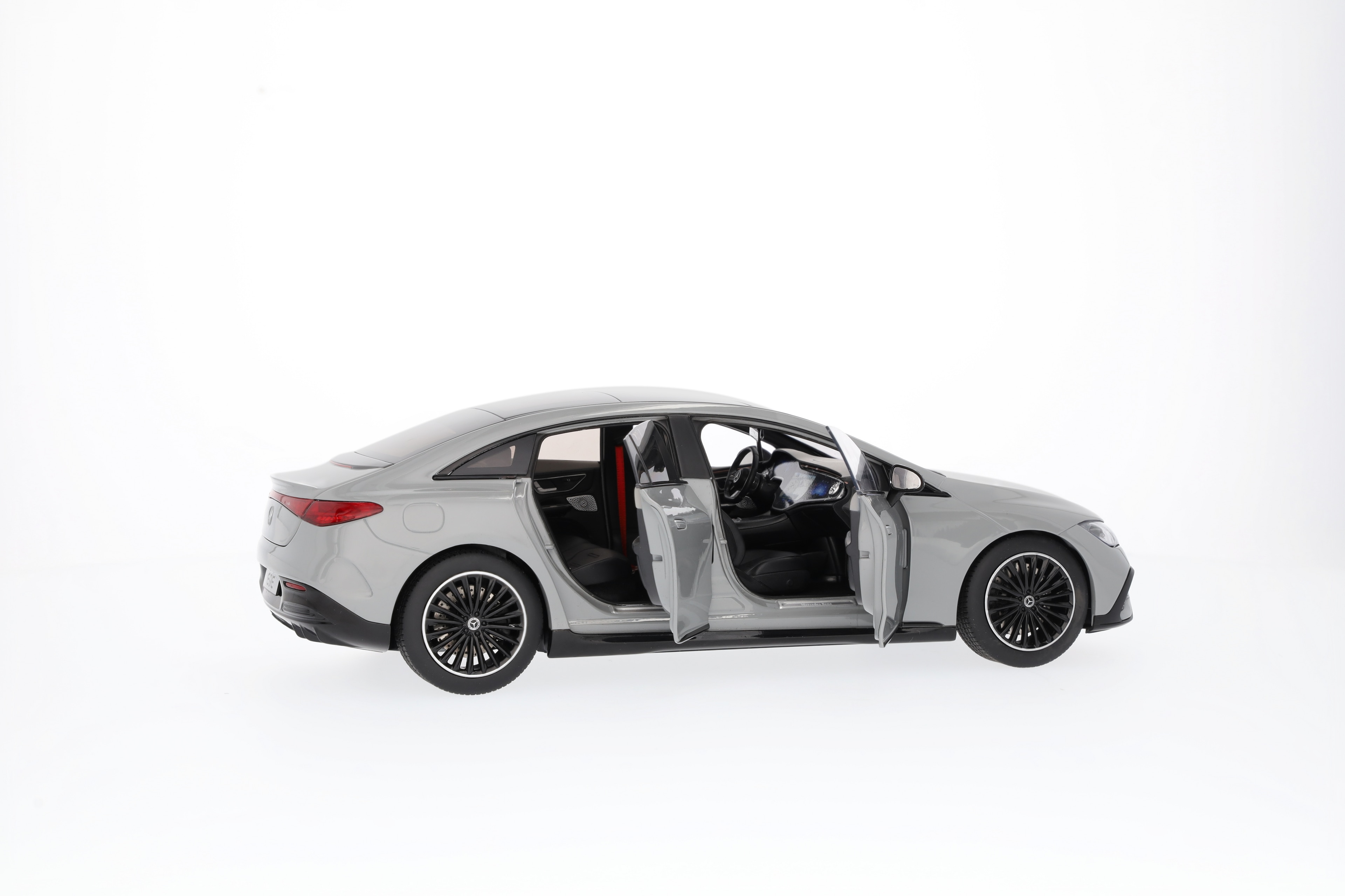 EQE, Limousine, AMG Line, V295 - MANUFAKTUR alpingrau uni, NZG, 1:18