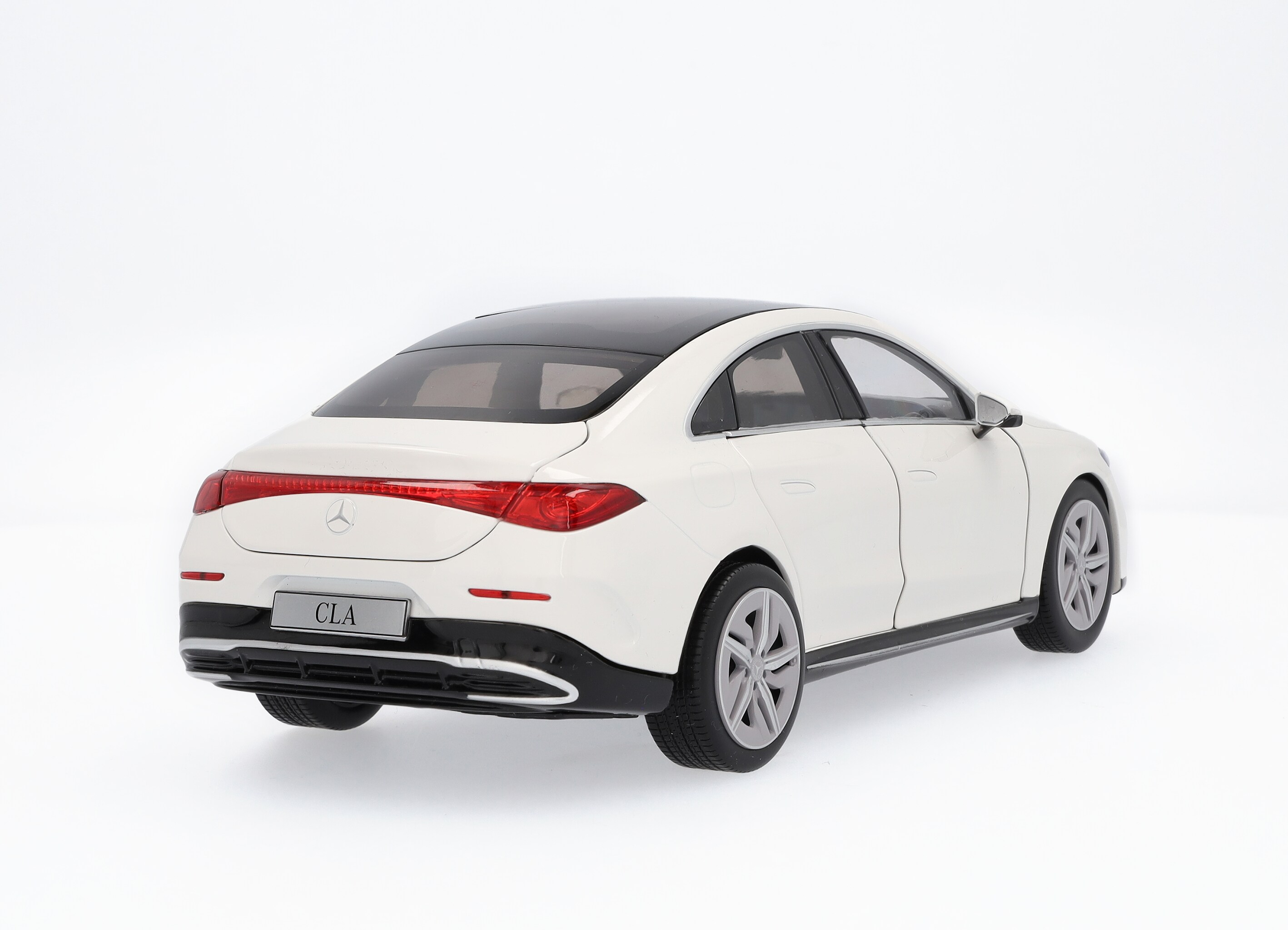 CLA Coupé, C174 - biel polarna, NZG, 1:18