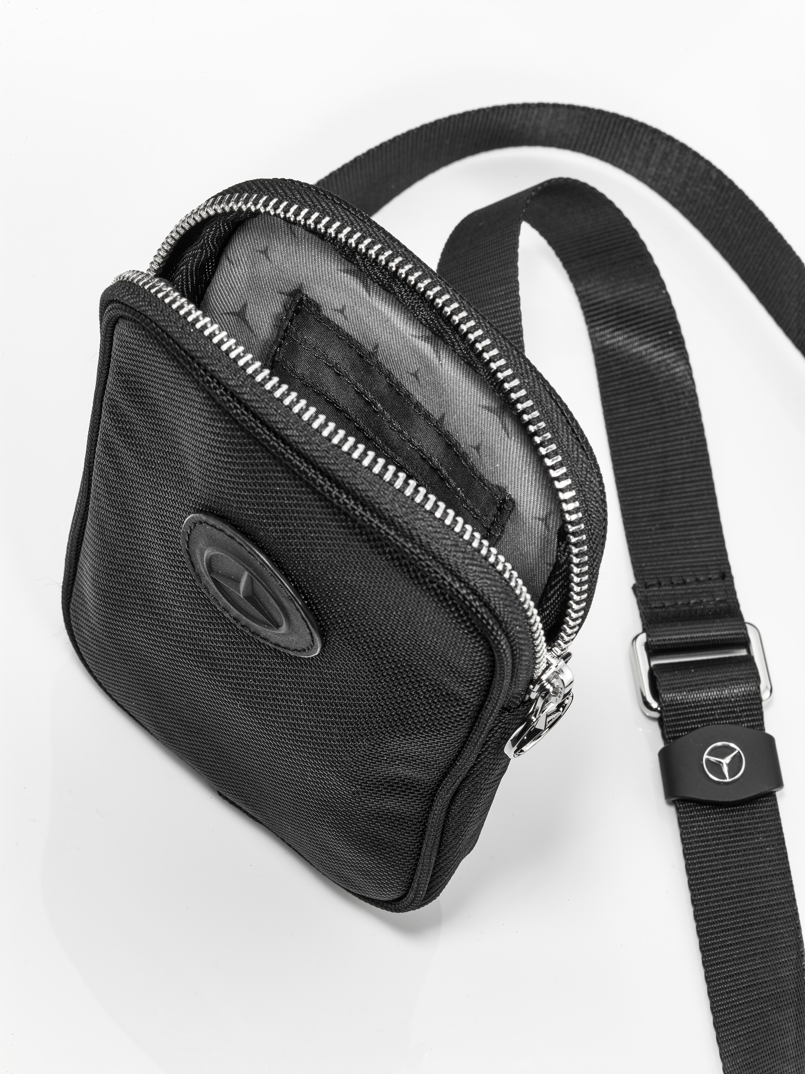 Torebka na telefon komórkowy - czerń, poliamid (z recyklingu) / poliester (z recyklingu)