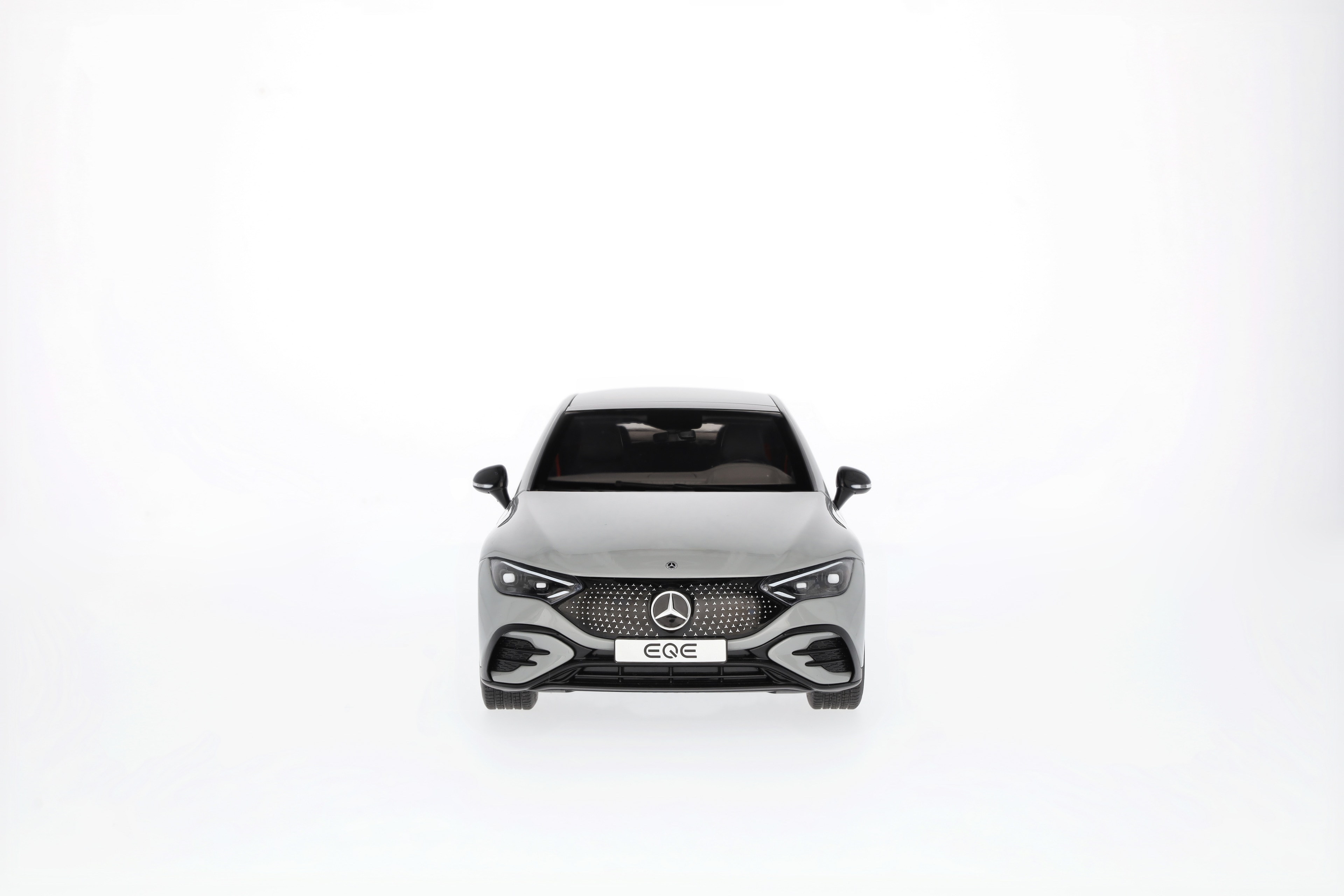 EQE, Limousine, AMG Line, V295 - MANUFAKTUR alpingrau uni, NZG, 1:18