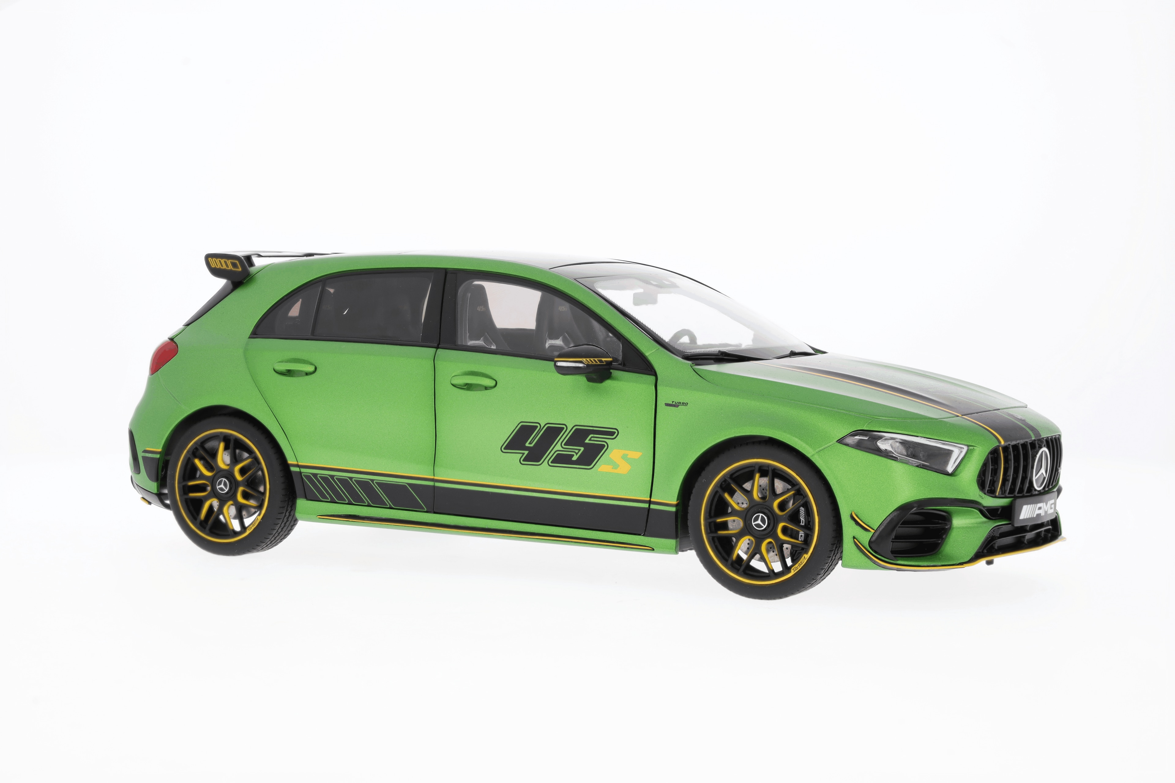 Mercedes-AMG A 45 S 4MATIC - jasnozielony mango, NZG, 1:18