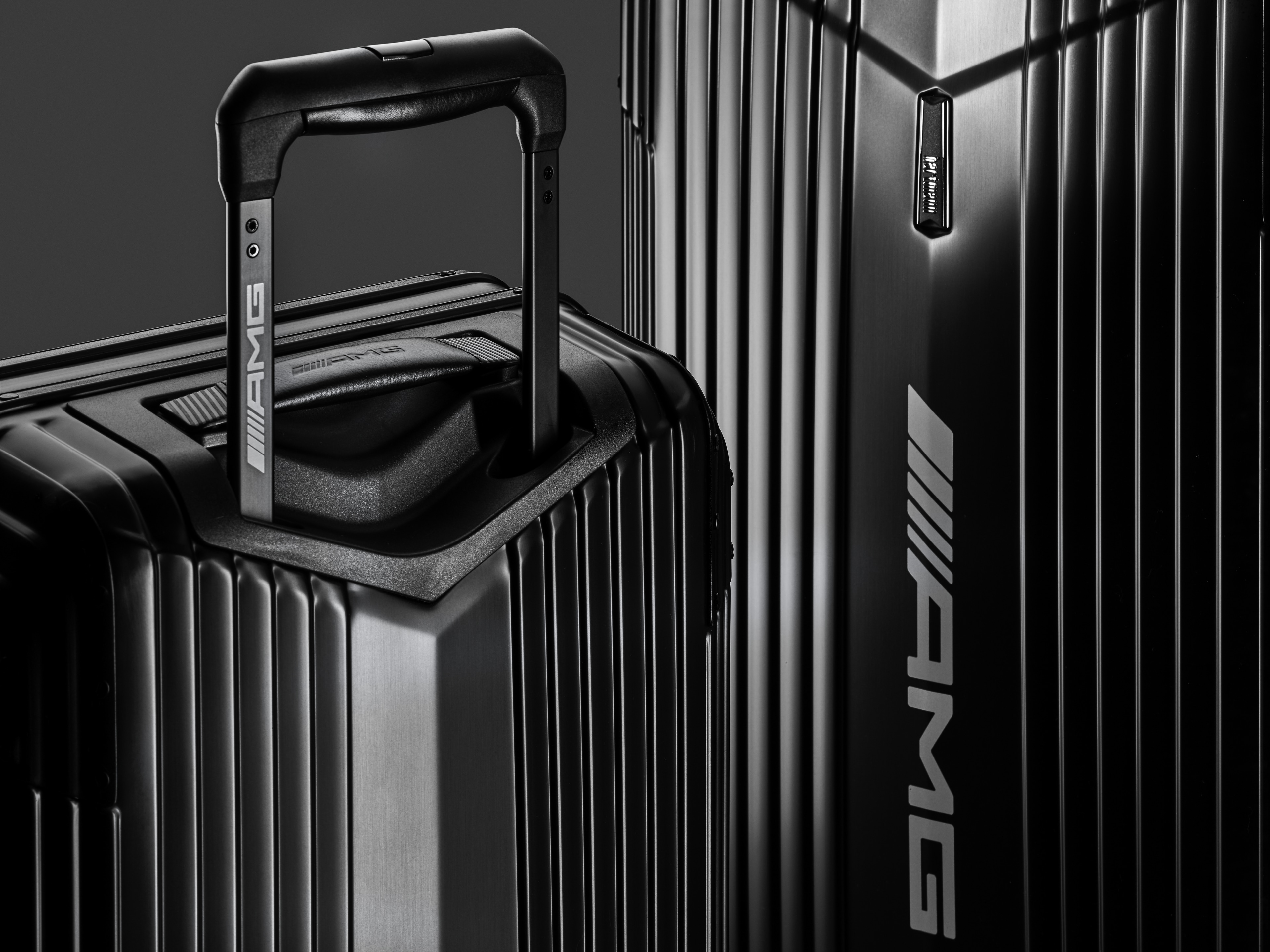 Walizka AMG, 7R Master, 70 cm - czerń, aluminium, Hartmann, 73 l