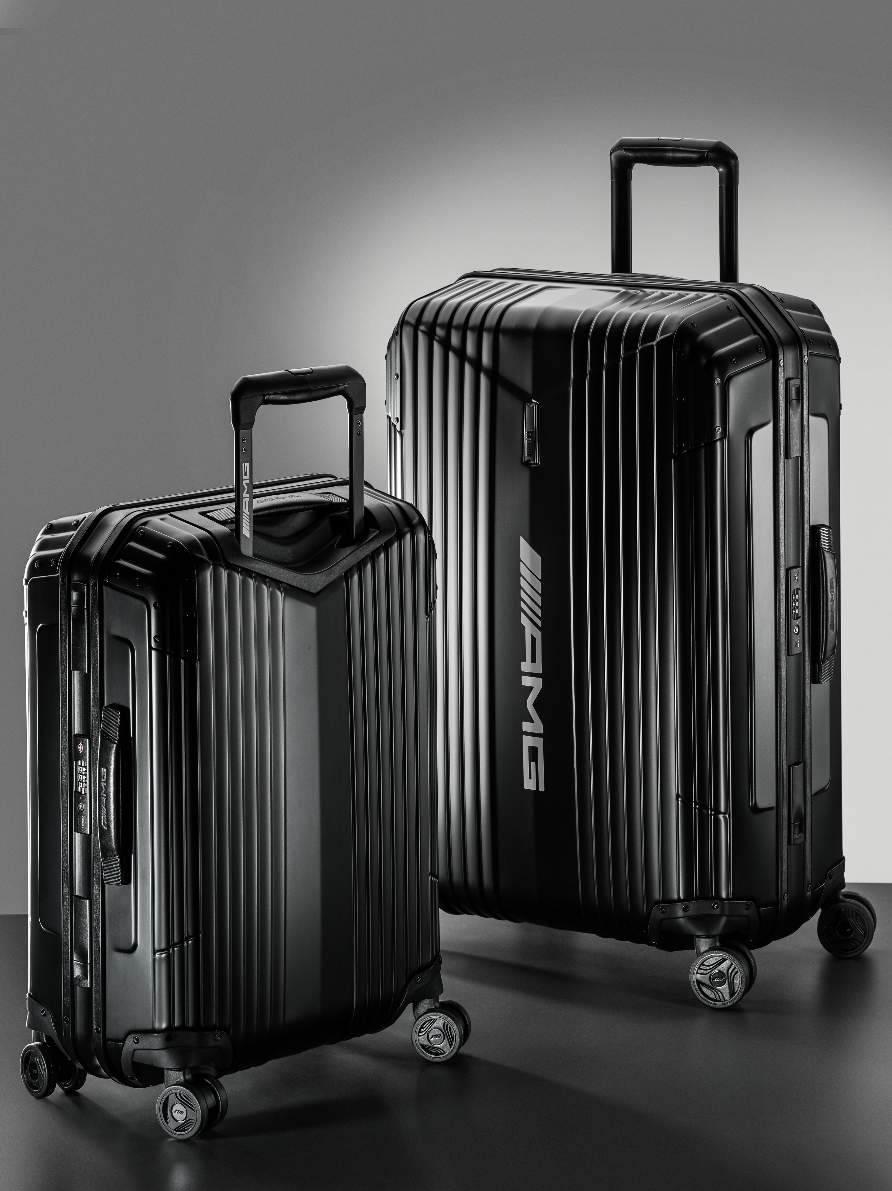 Walizka AMG, 7R Master, 70 cm - czerń, aluminium, Hartmann, 73 l