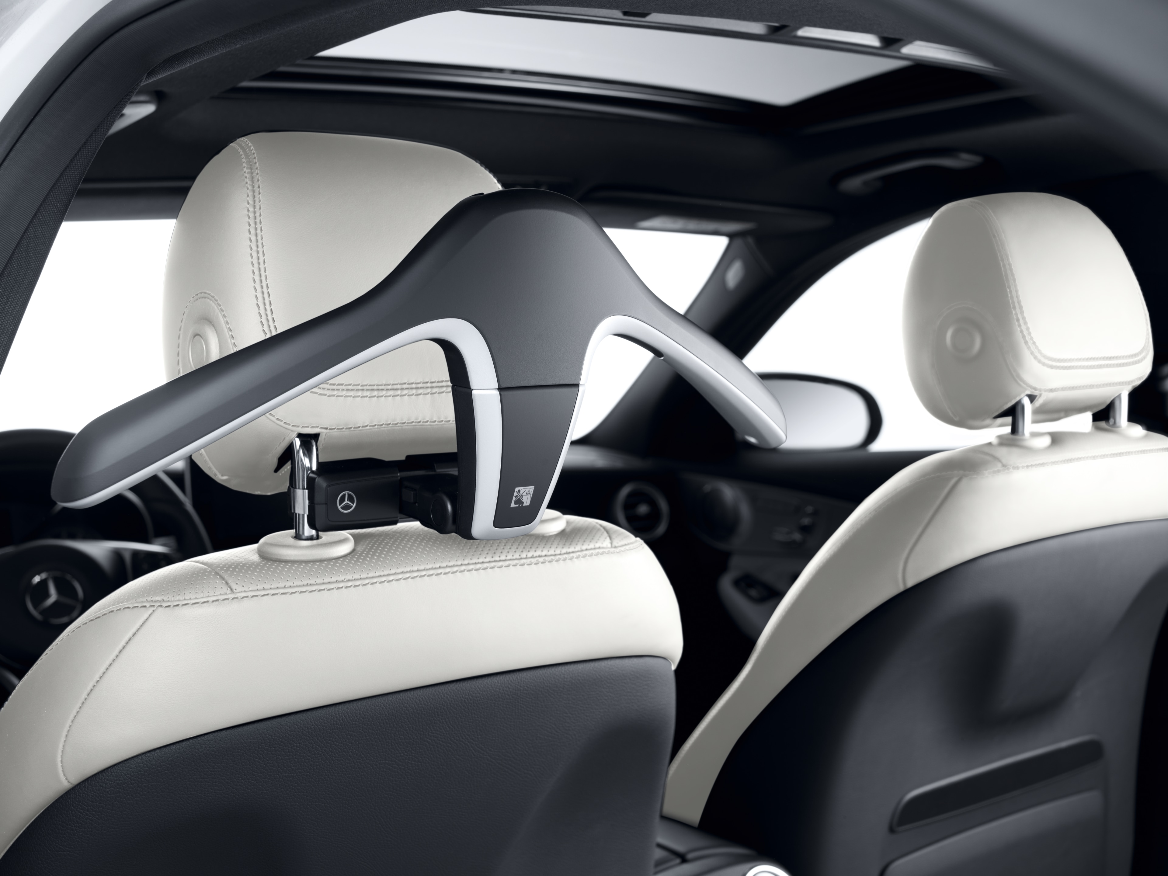 Wieszak na ubrania - czerń, tworzywo sztuczne