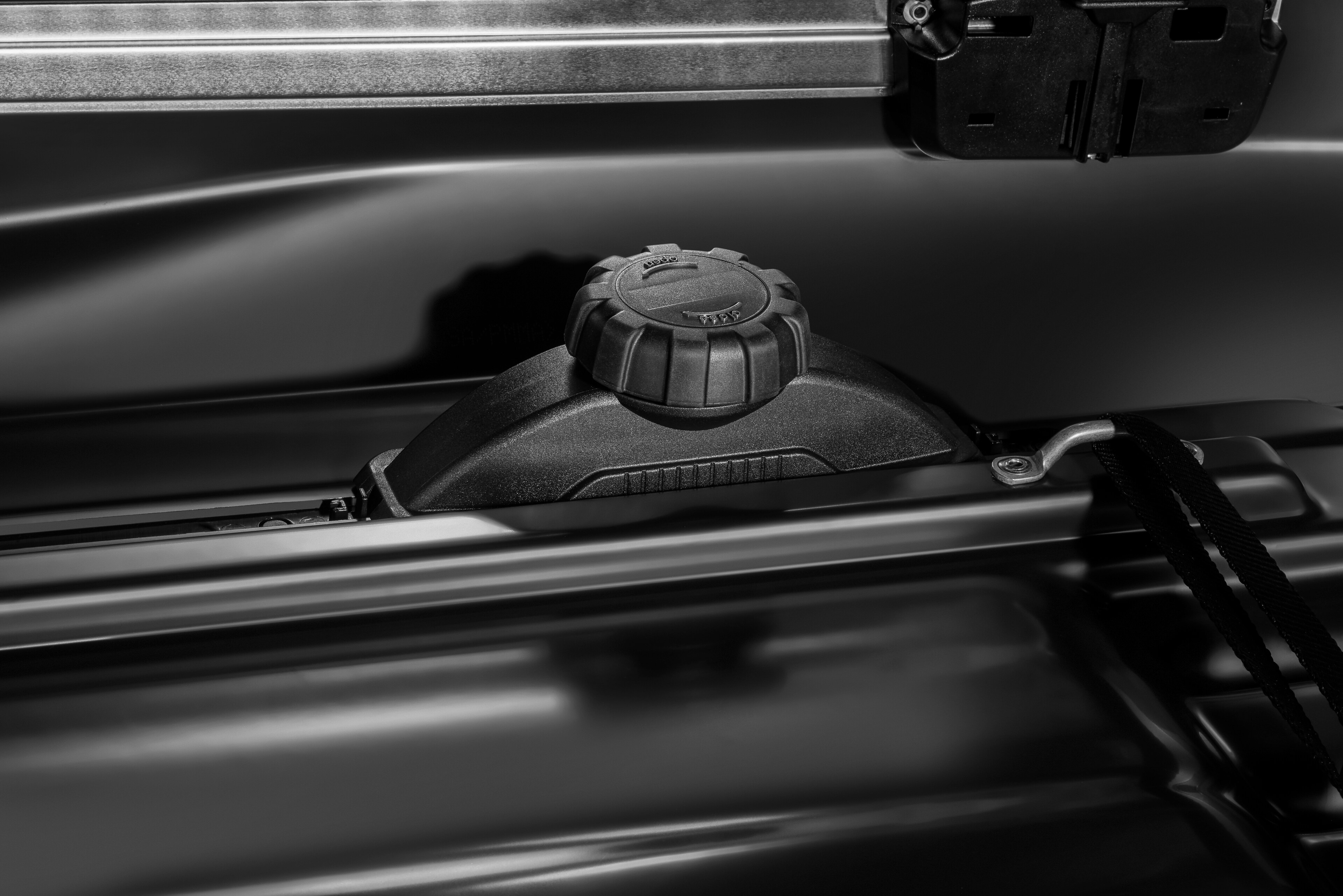 Boks dachowy Mercedes-Benz M, 430 litrów - tworzywo sztuczne, czerń, lakier, błyszczące