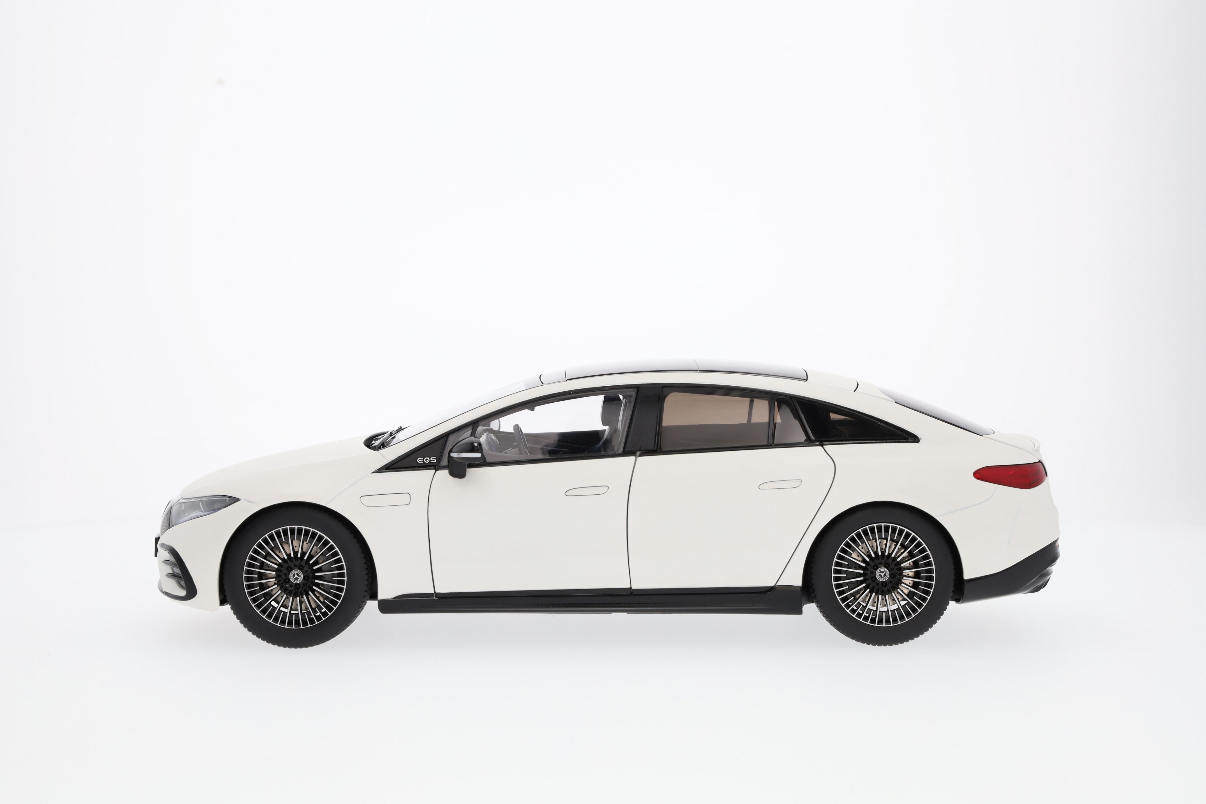 EQS, Limousine, V297 - MANUFAKTUR opalithweiß bright, NZG, 1:18