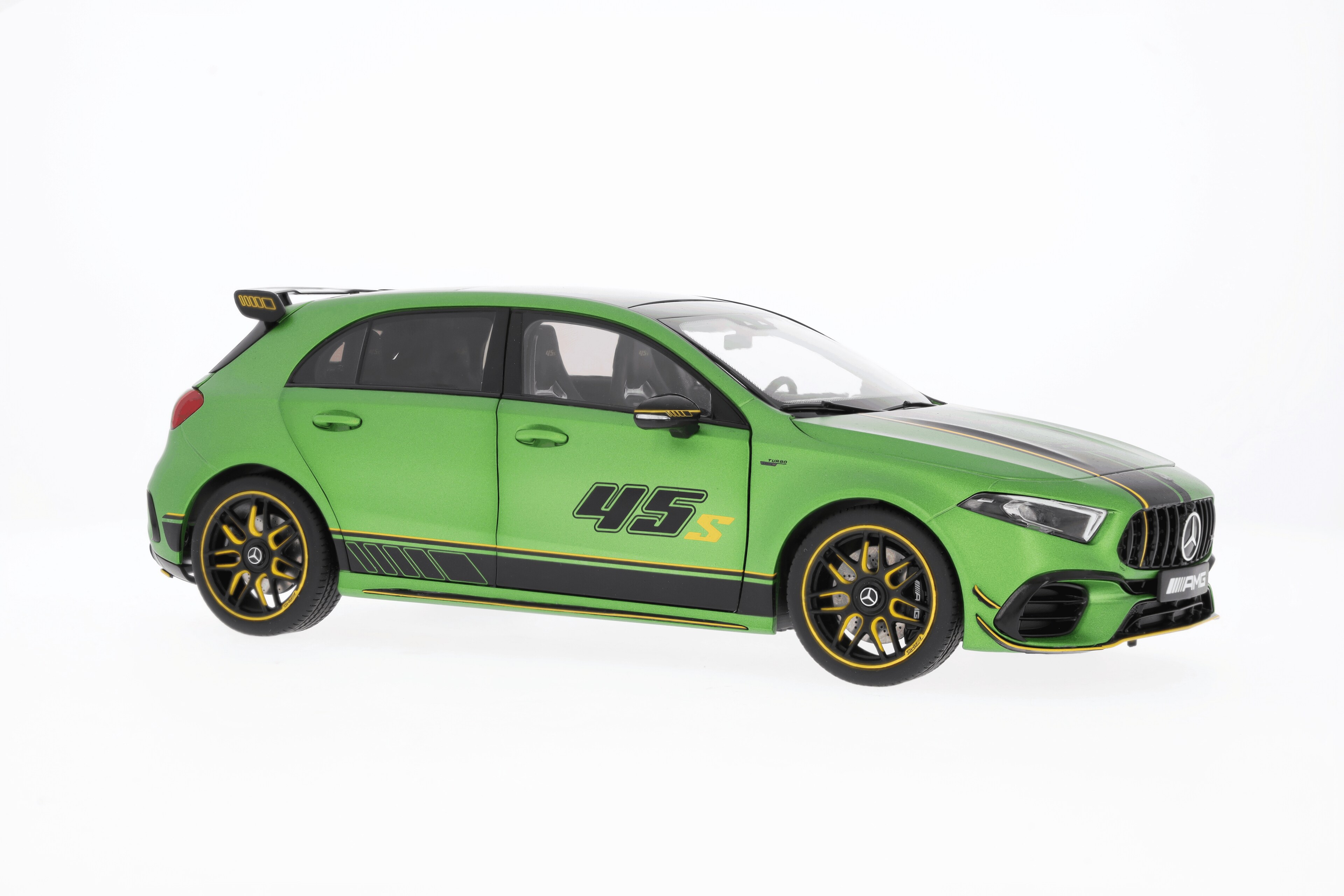 Mercedes-AMG A 45 S 4MATIC - jasnozielony mango, NZG, 1:18