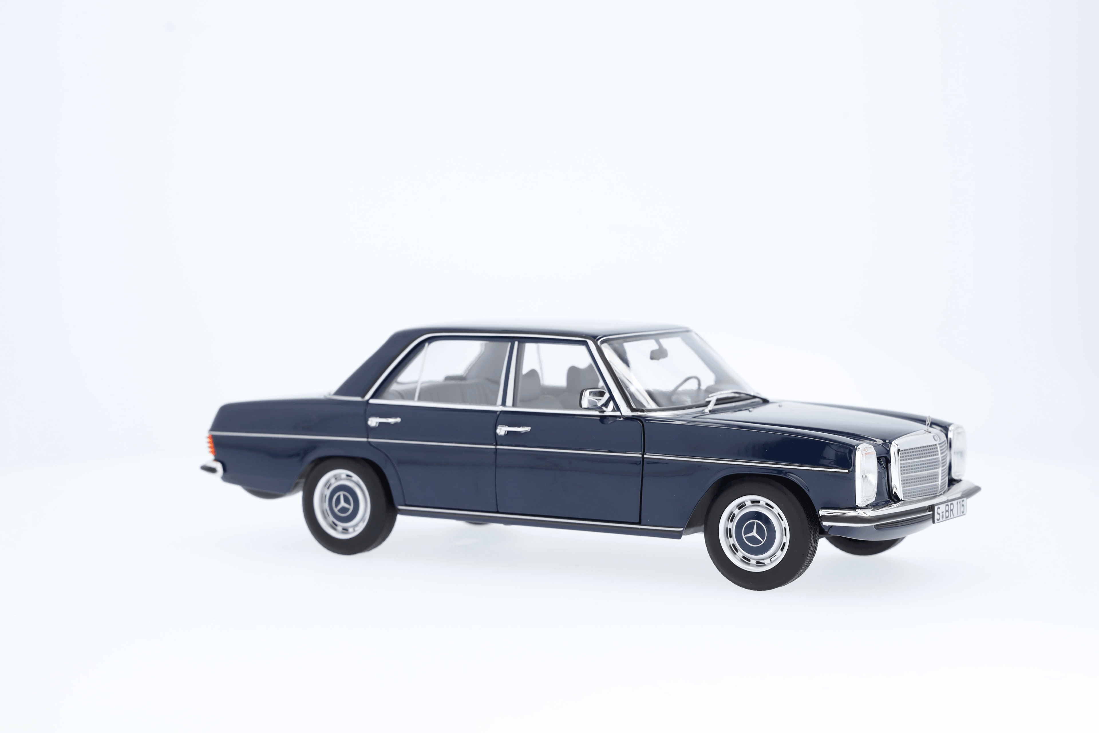 200 W 114/W 115 (1968-1973), Limousine - mitternachtsblau, Norev, 1:18