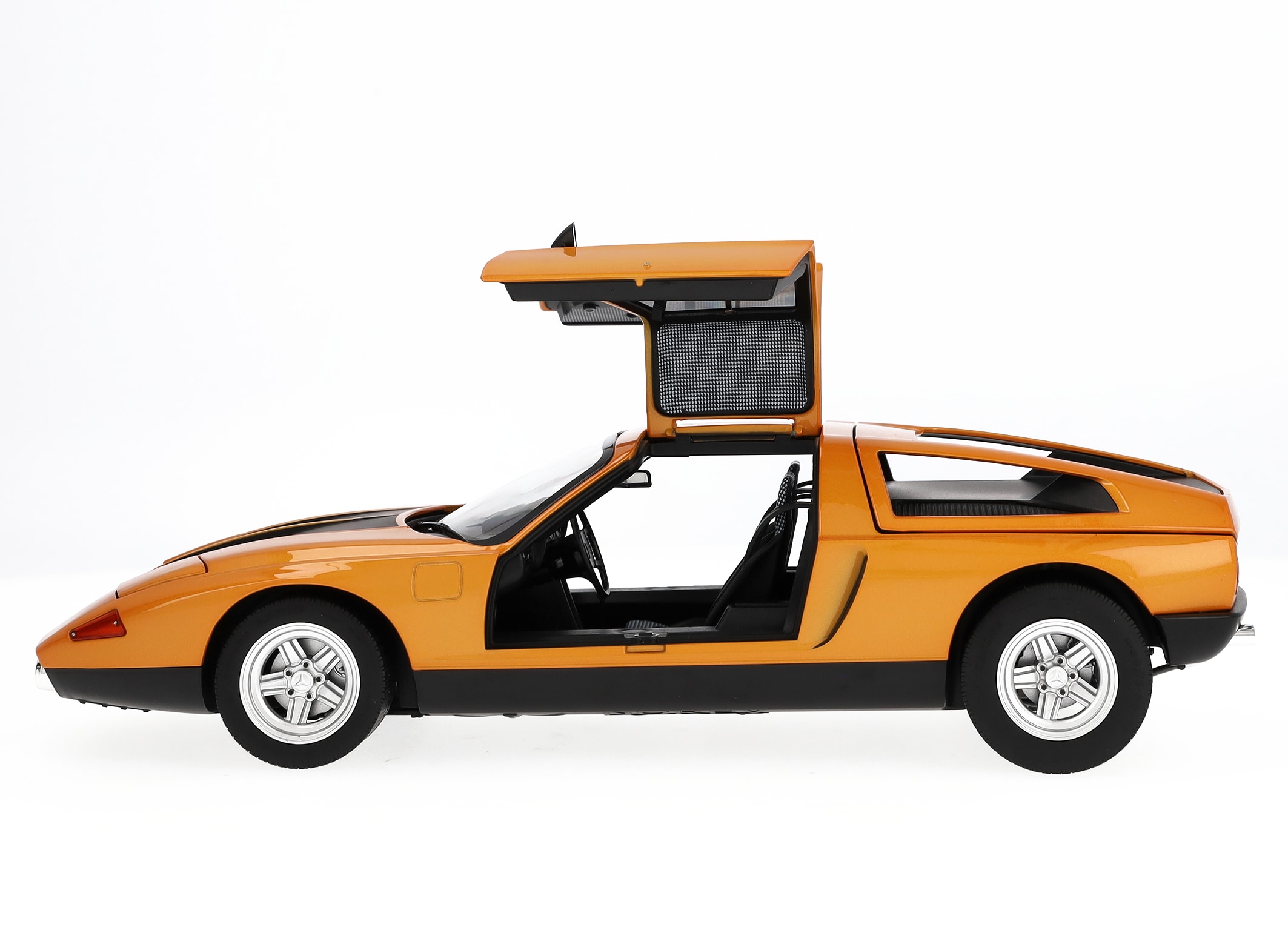 Pojazd doświadczalny C 111 / II (1970) - jesienna biel, Norev, 1:18