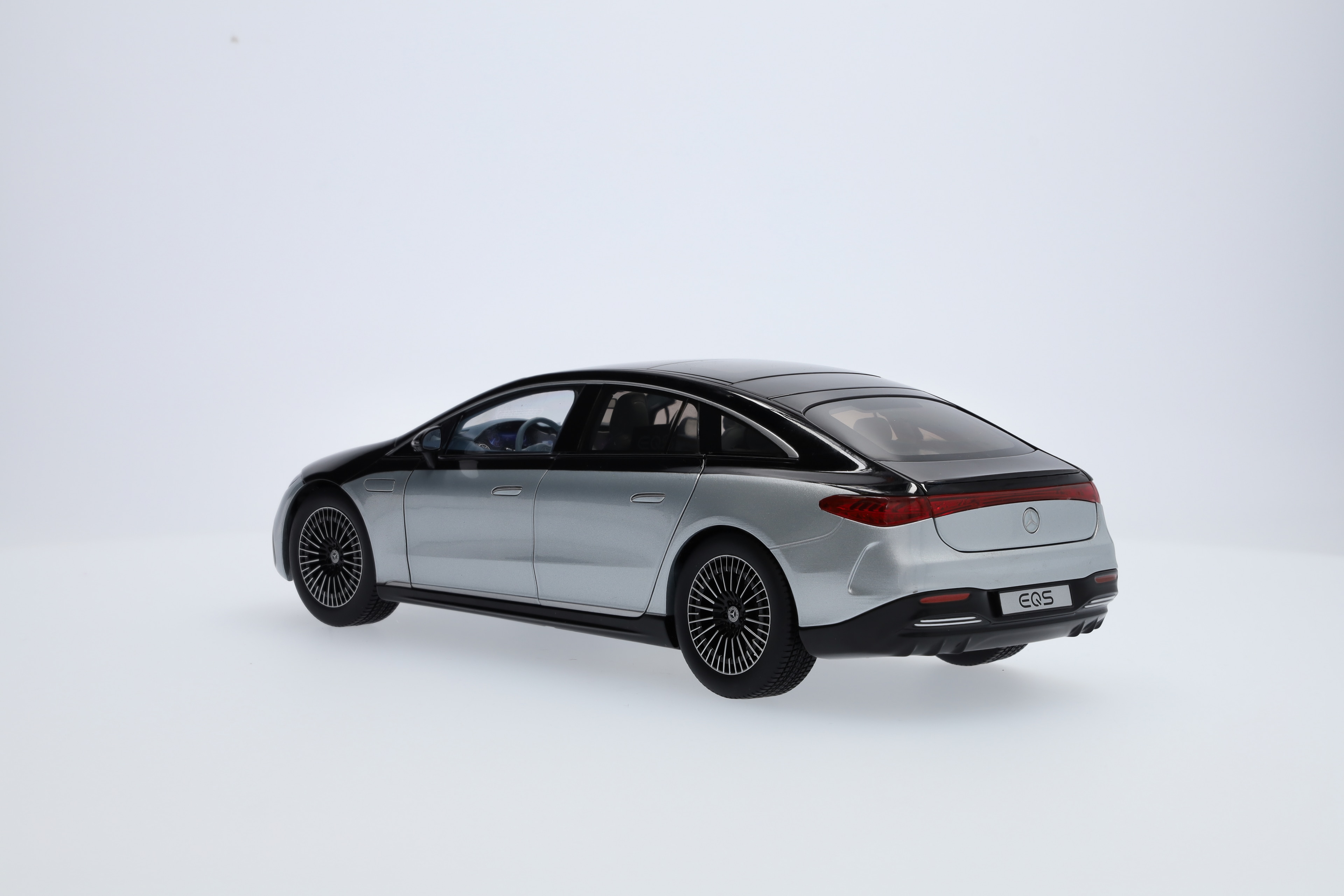 EQS, Limousine, AMG Line, V297, mit Beleuchtung - obsidianschwarz / hightechsilber, NZG, 1:18