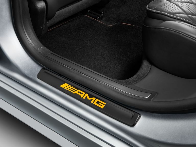 Wymienna nakładka na podświetlaną listwę progową, AMG, z tyłu, 2-krotny - stal nierdzewna, czerń / żółty